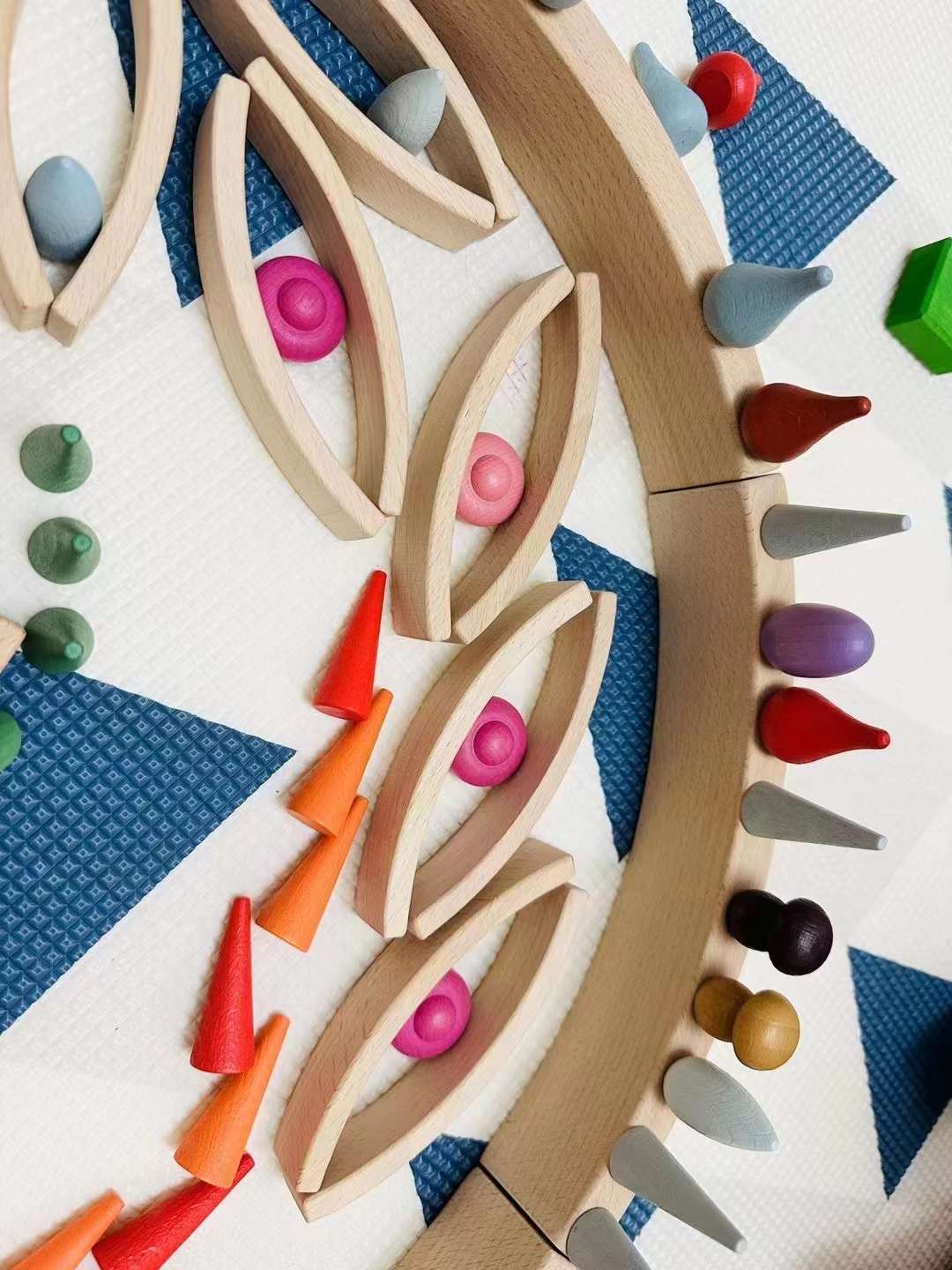 42 Pcs Combination Set With 12 Large And 30 Mini Curved Natural Wooden Building Blocks