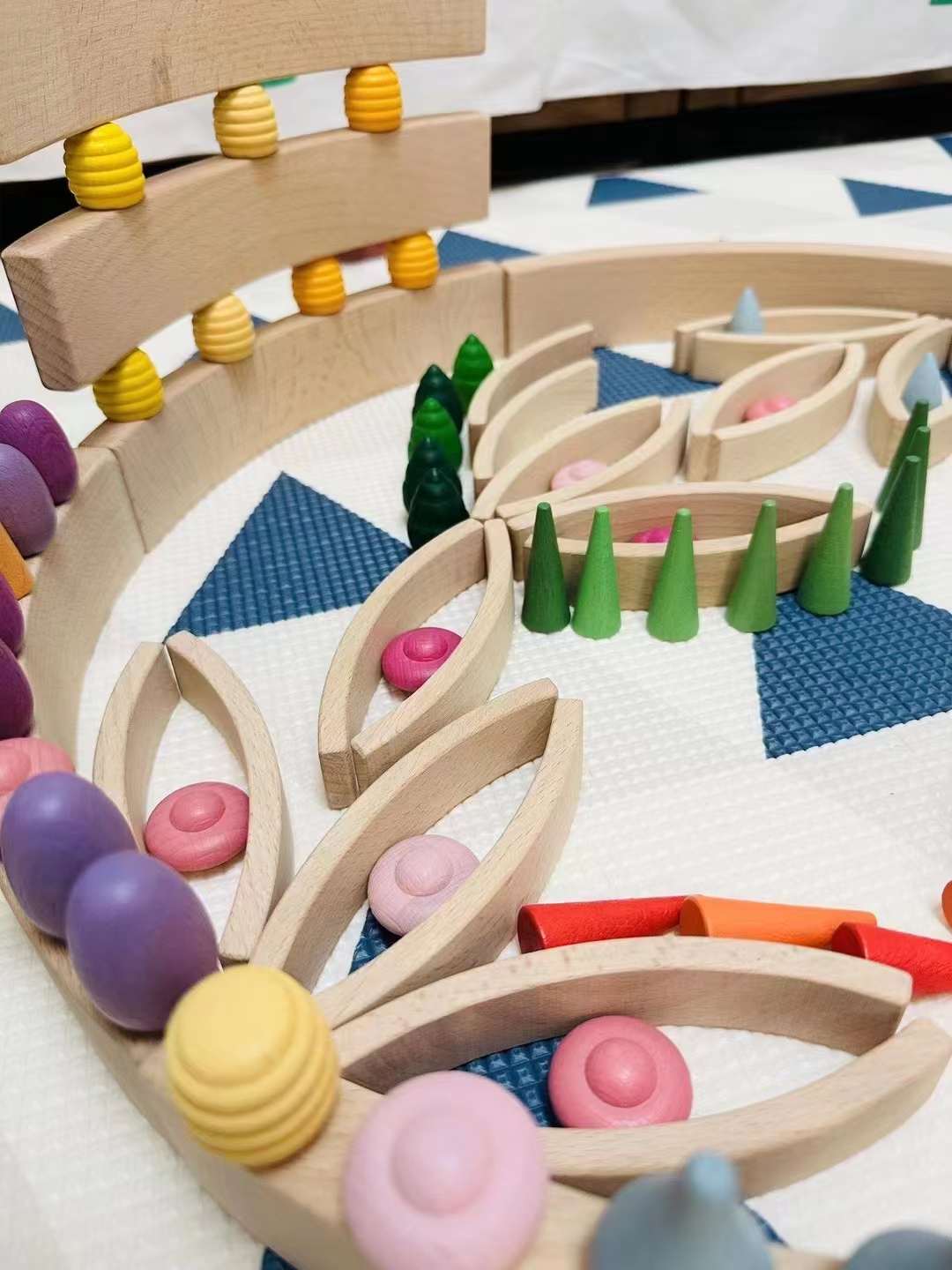 42 Pcs Combination Set With 12 Large And 30 Mini Curved Natural Wooden Building Blocks