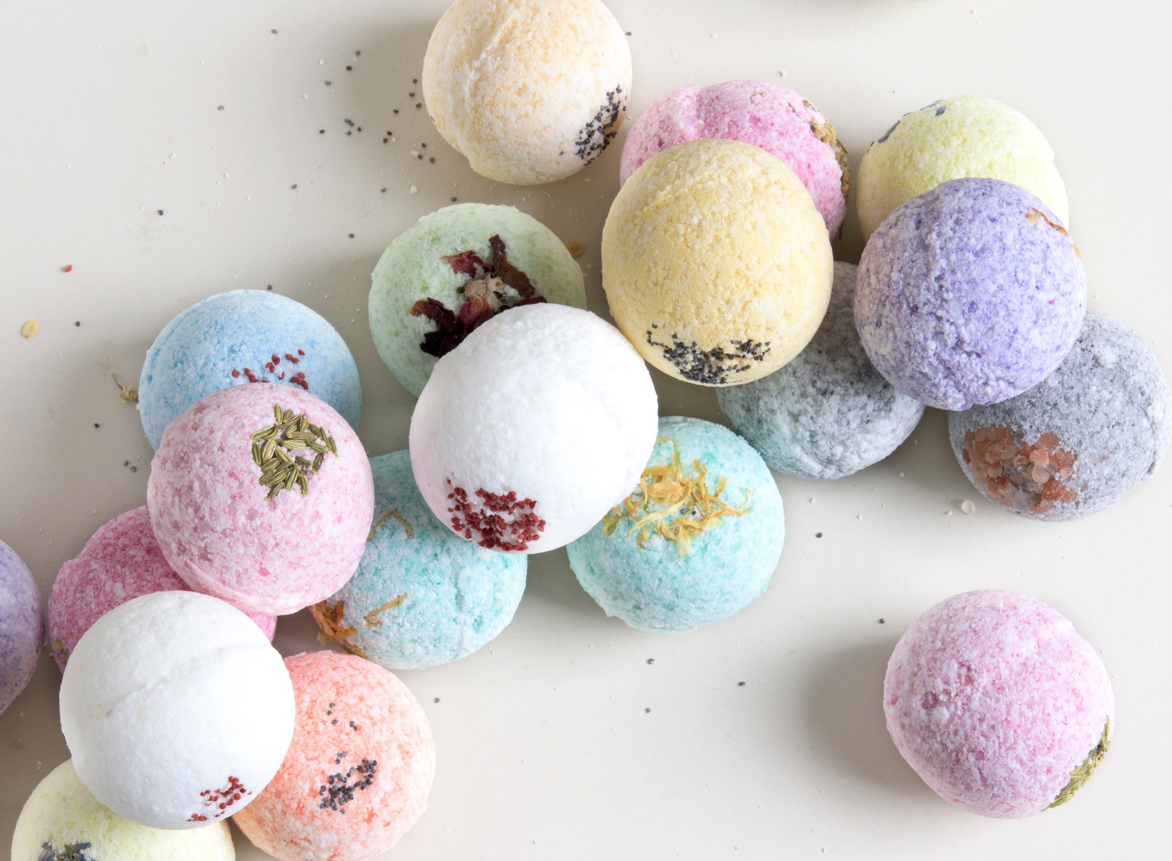 11 Bath Bombs Gift Box + One Free Bomb To Make 12 !!