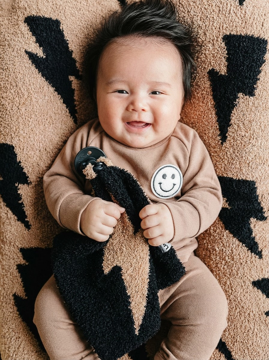 Lightning Bolt Fuzzy Blanket | Mocha