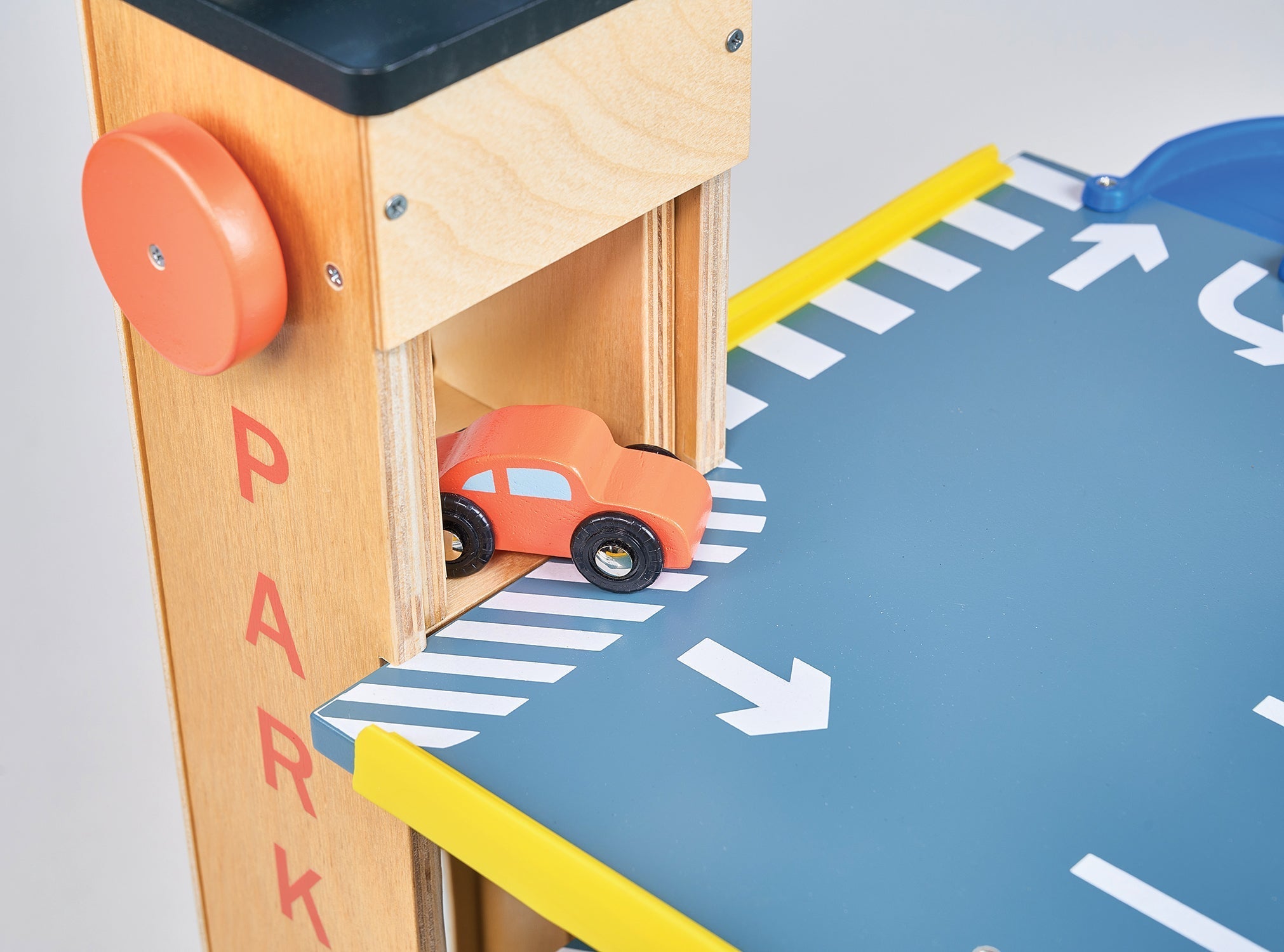 Multi-level Garage With Lift