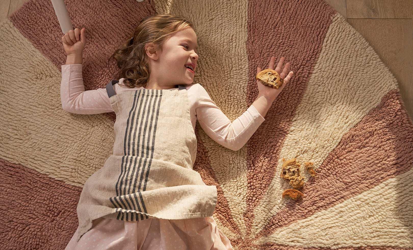 Beach Ball Washable Round Wool Rug In Pink