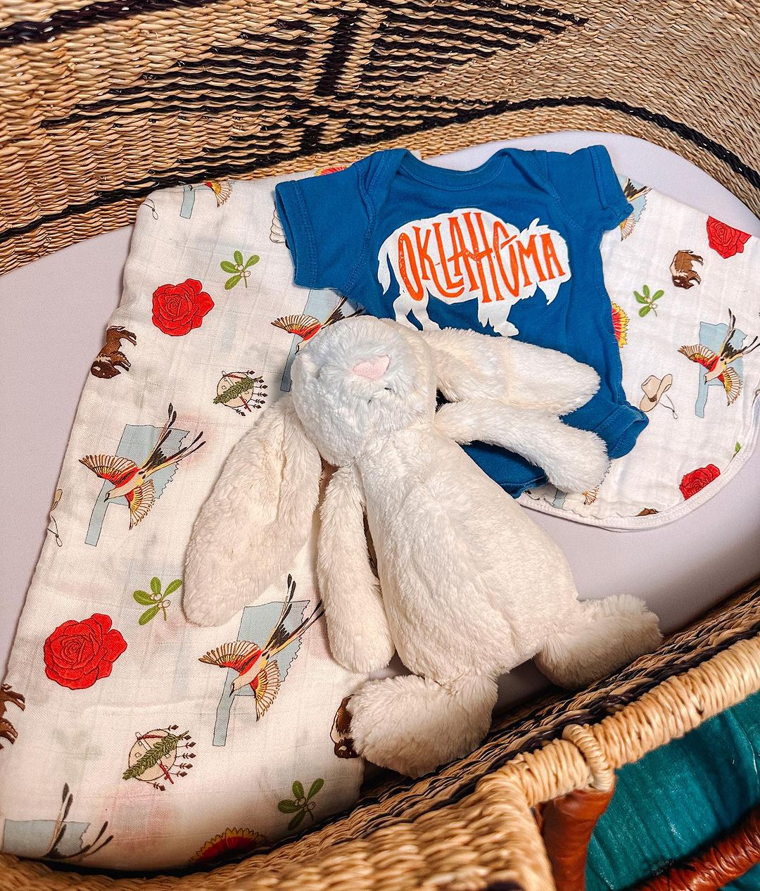 Gift Set: Oklahoma Swaddle Blanket And Burp Cloth/bib Combo