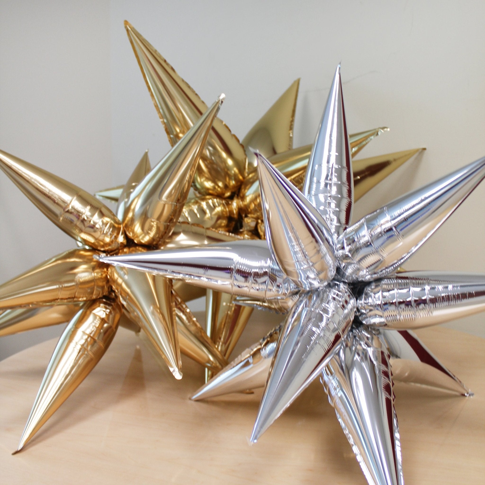 Silver Starburst Cluster Balloon – 26" And 40"
