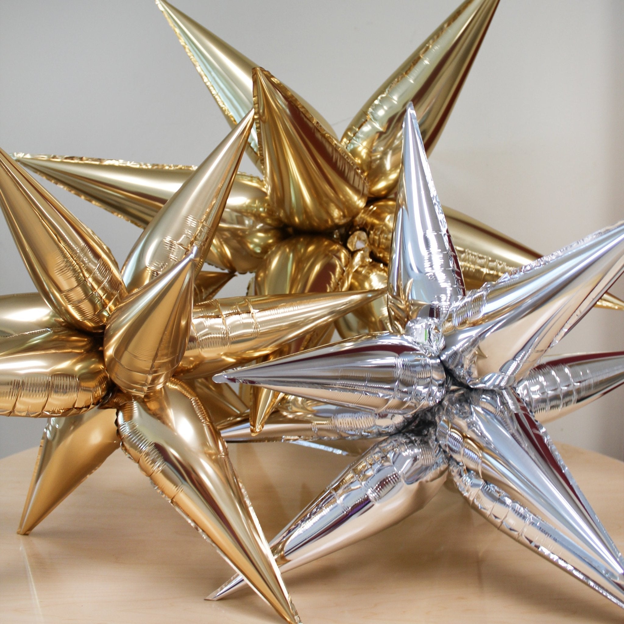 Silver Starburst Cluster Balloon – 26" And 40"