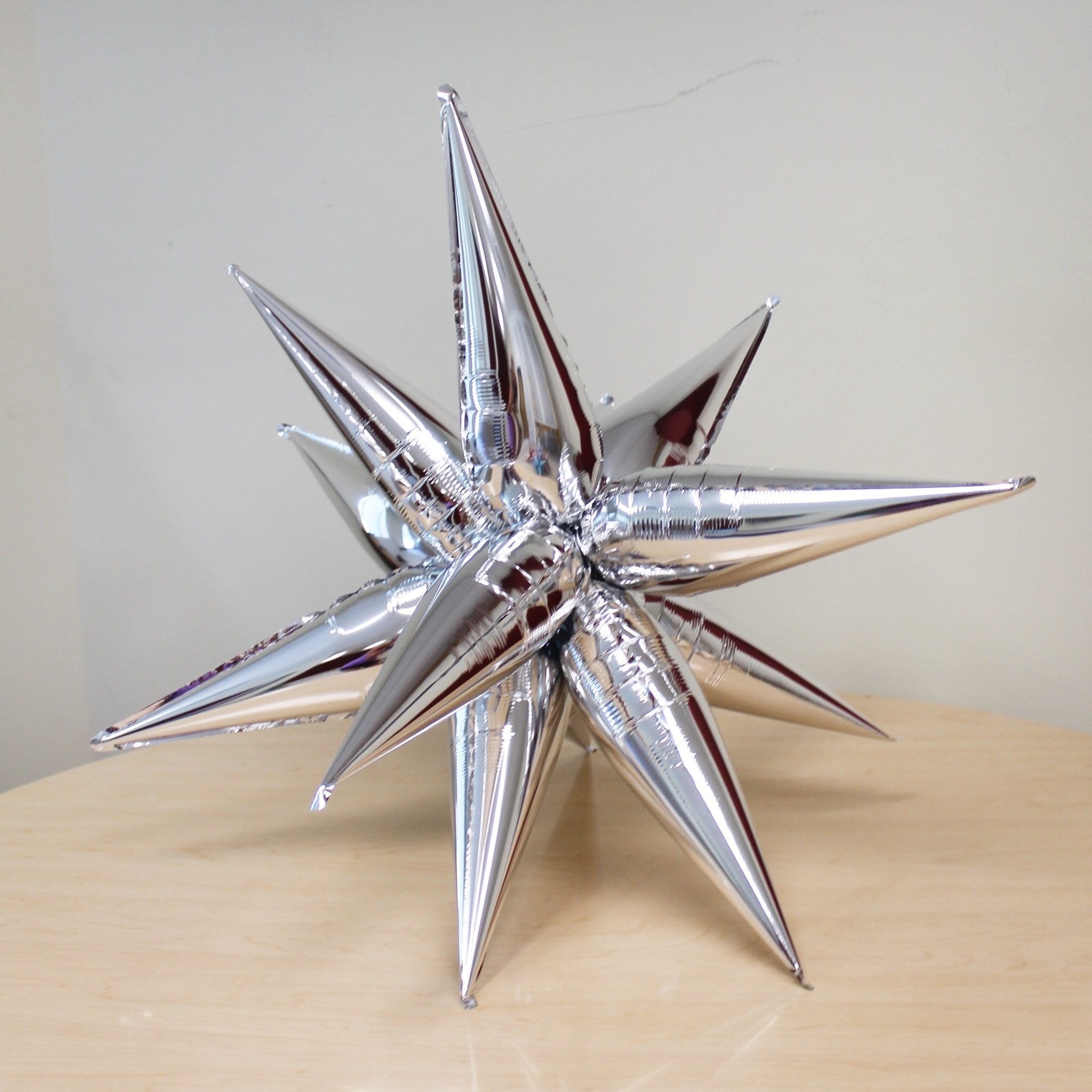 Silver Starburst Cluster Balloon – 26" And 40"