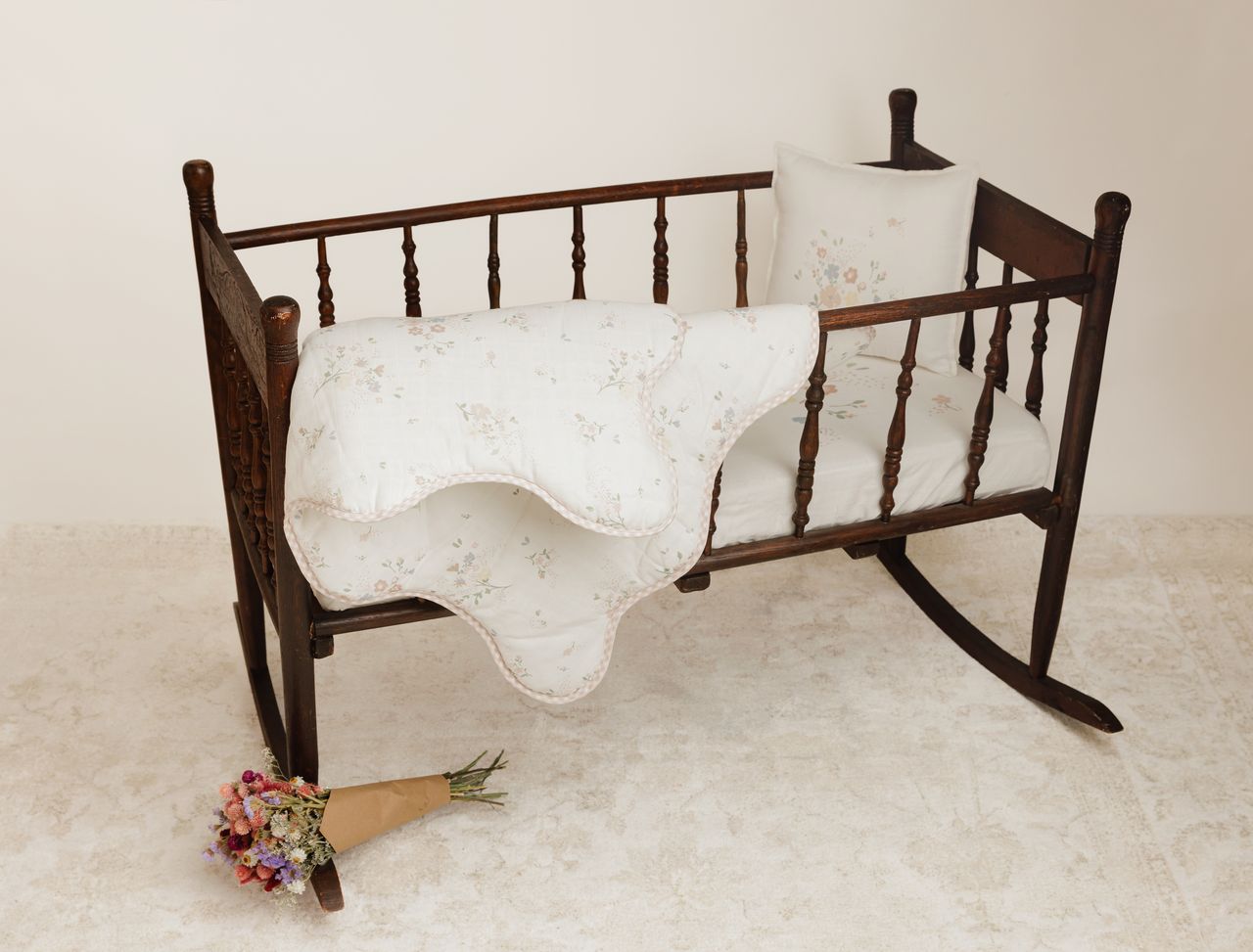 Peluche Gingham Floral Blanket + Pillowcase