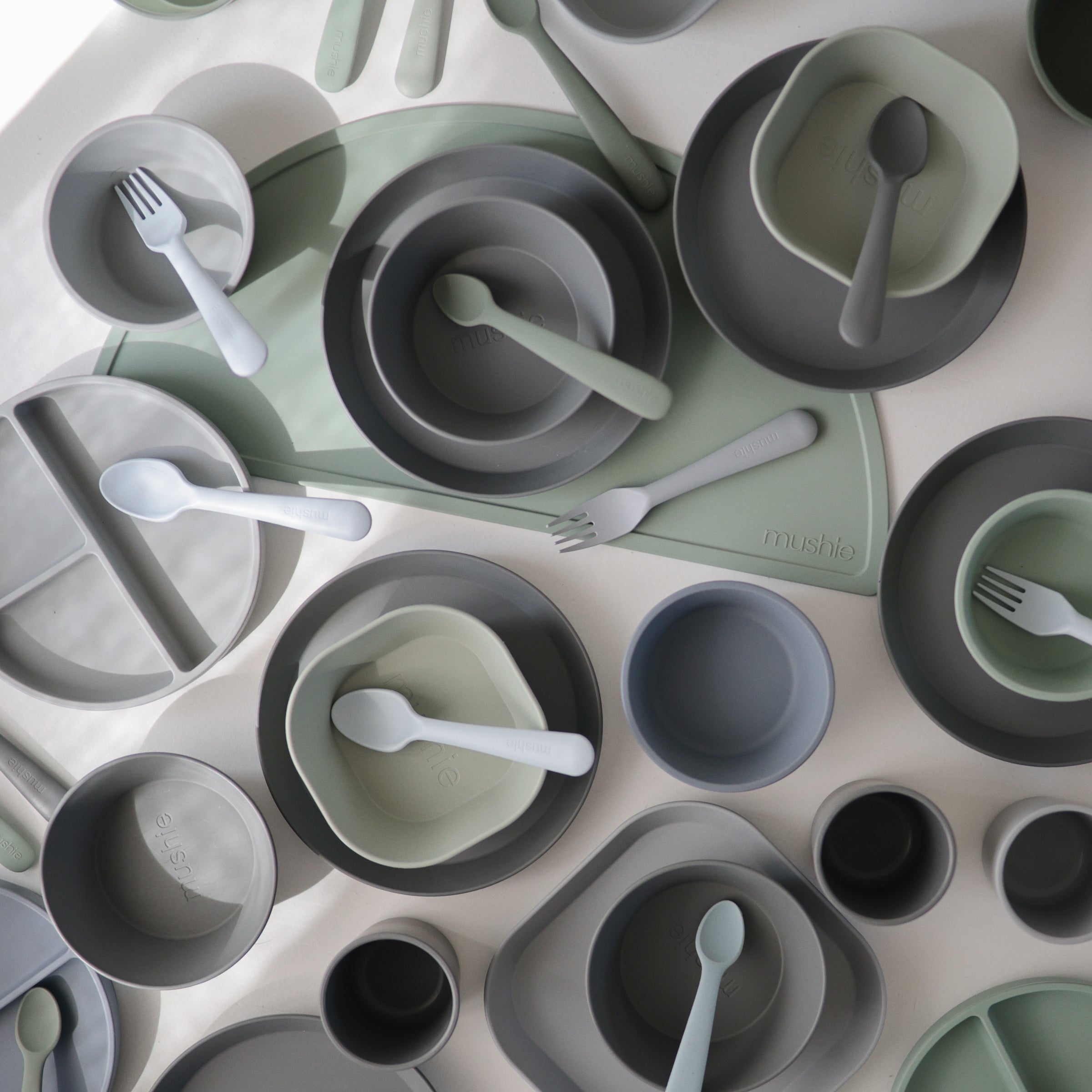 Round Dinnerware Plates, Set Of 2