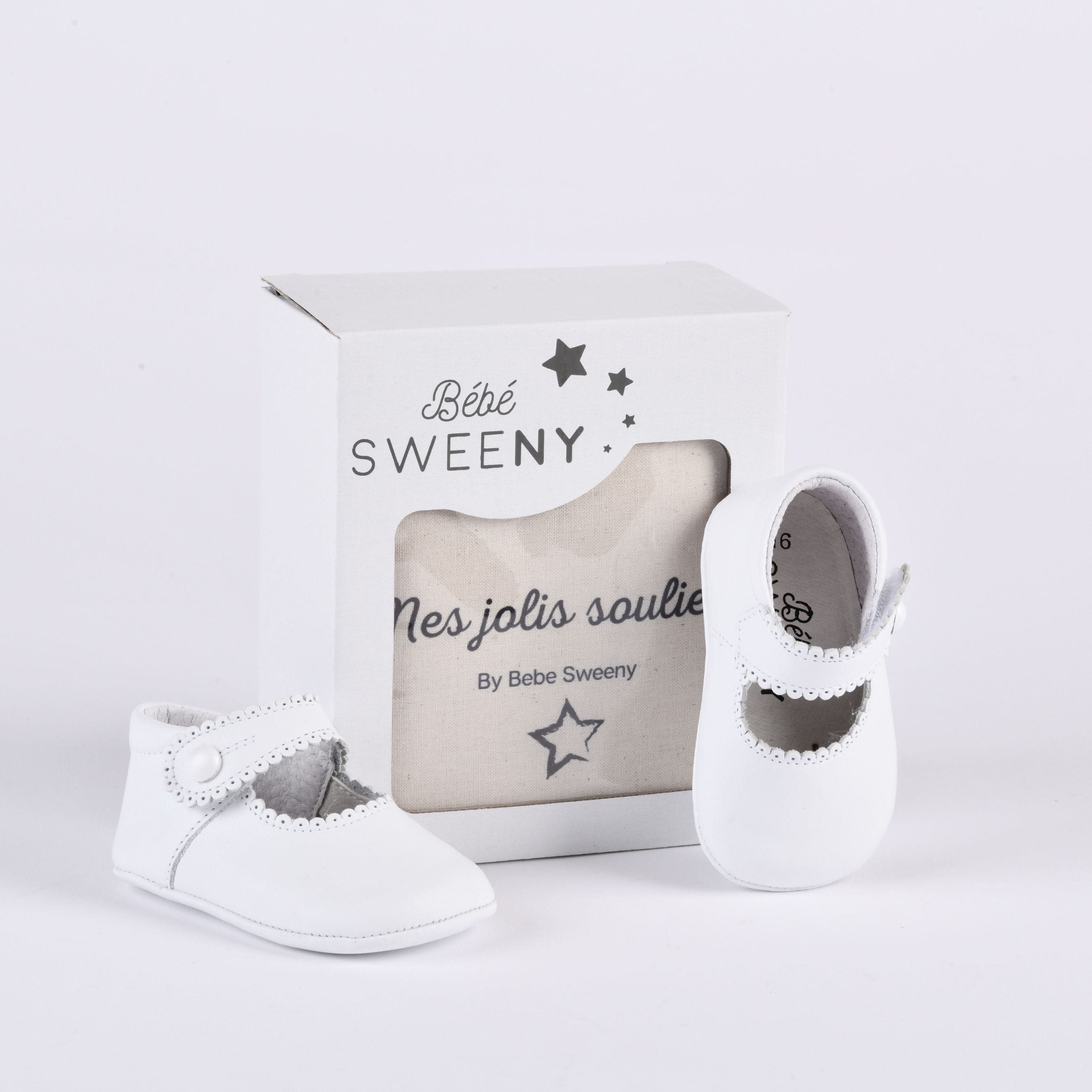 Girls White Leather Pre-walker Shoes With Scalloped Edge