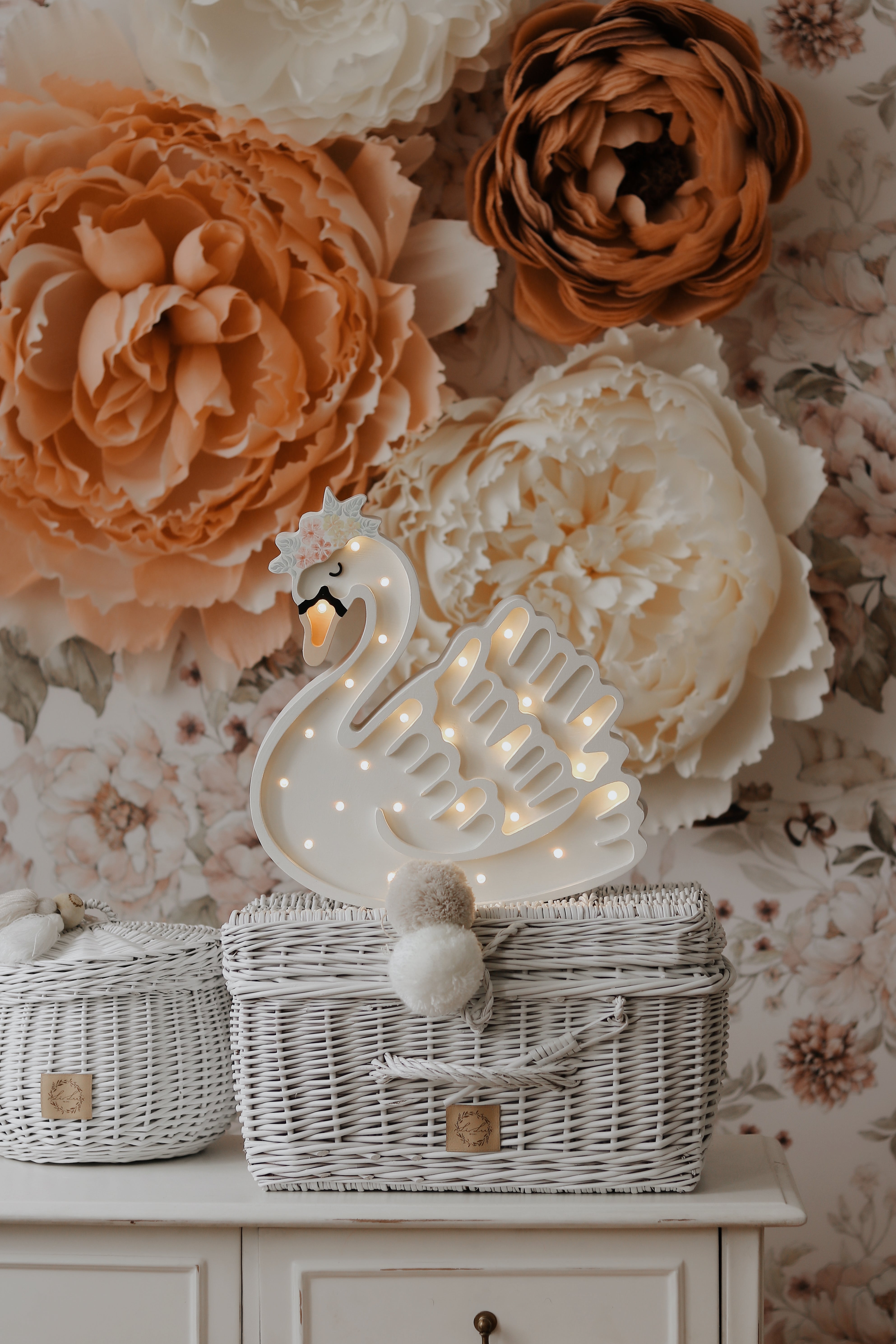 Little Lights Swan Lamp