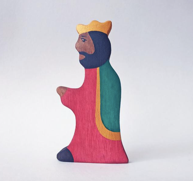 Wooden King And Queen Figurines