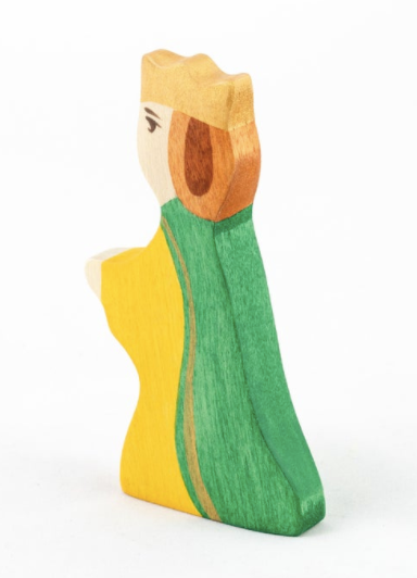 Wooden King And Queen Figurines