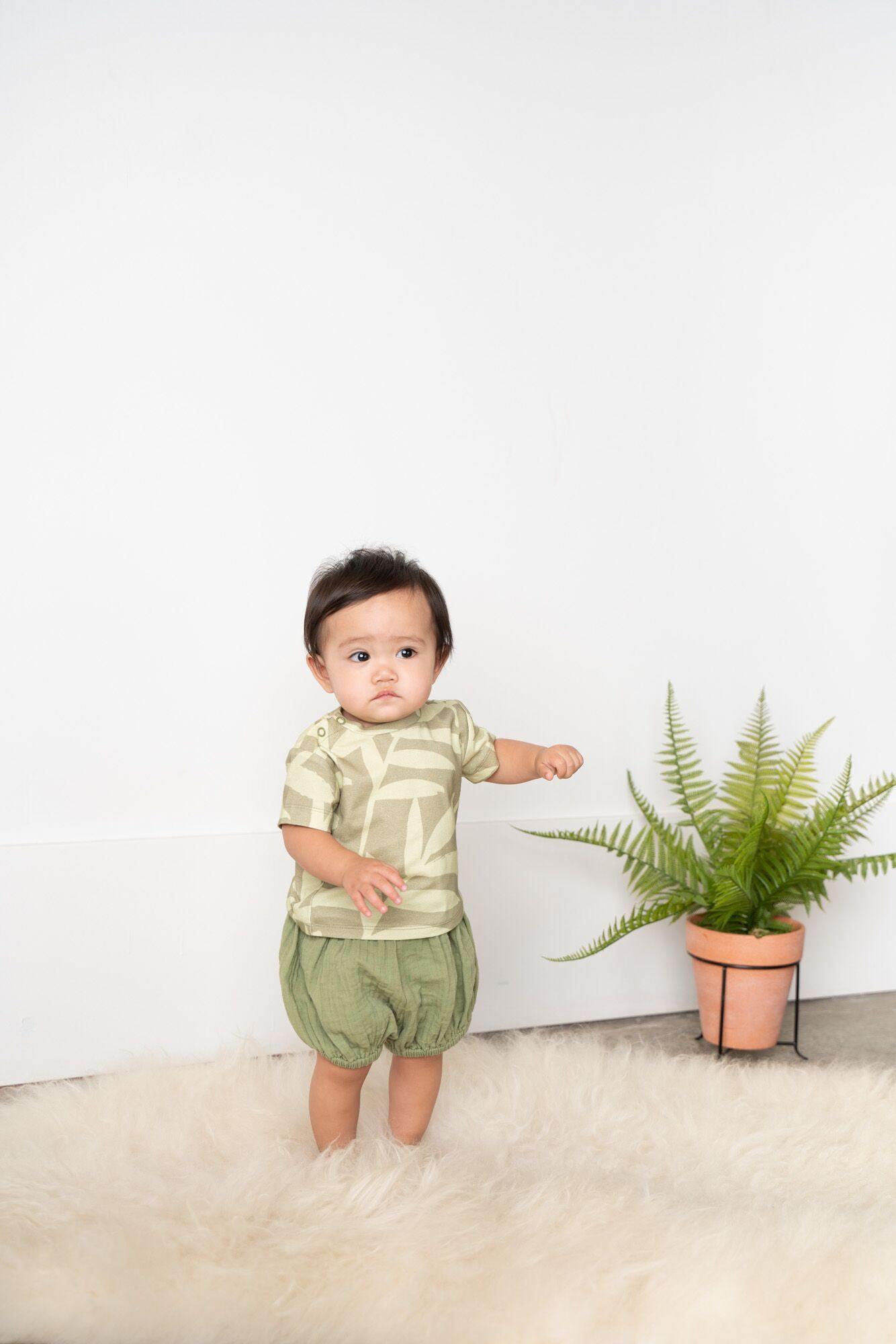 Baby T-shirt - Olive Palm Leaves