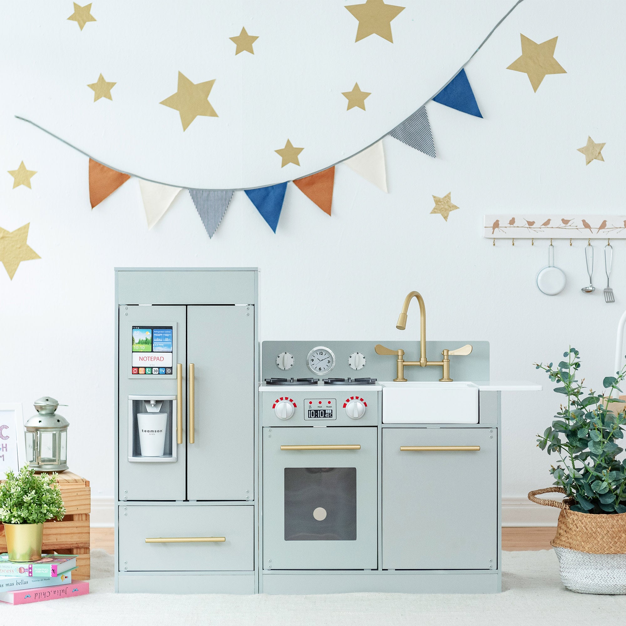 Little Chef Charlotte Modern Play Kitchen, Silver Gray/gold