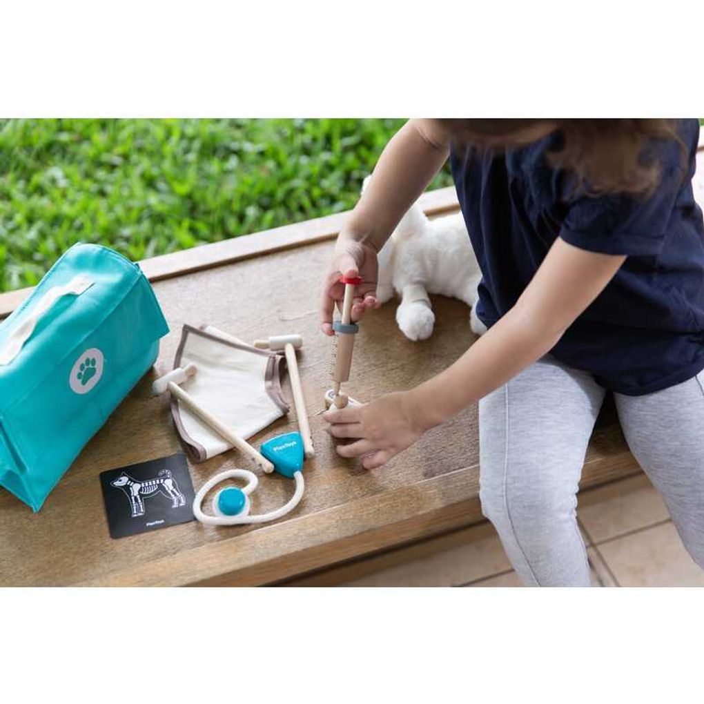 PlanToys Vet Set Pretend Profession