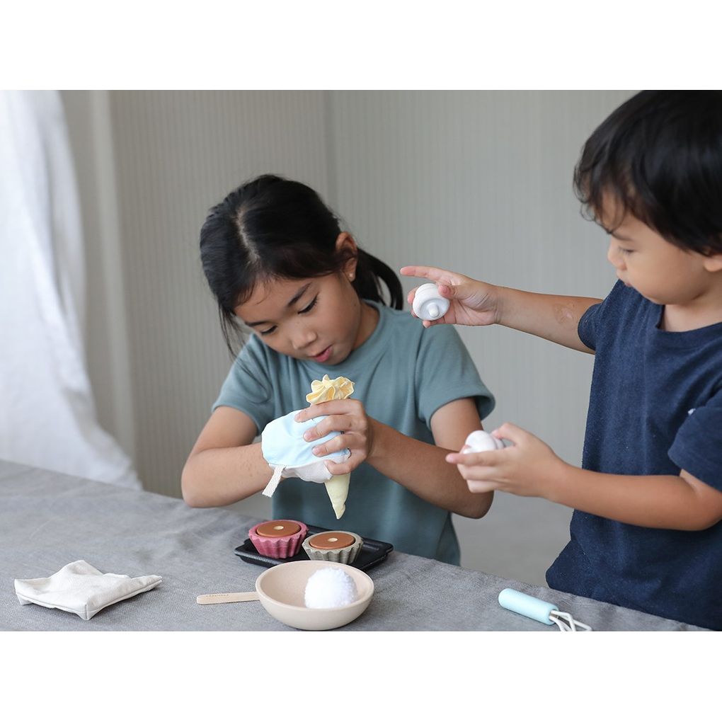 PlanToys Cupcake Set Play Food