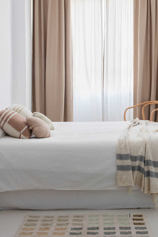 Knitted Cushion Baby Leaf Rose Beige - Re-Edition