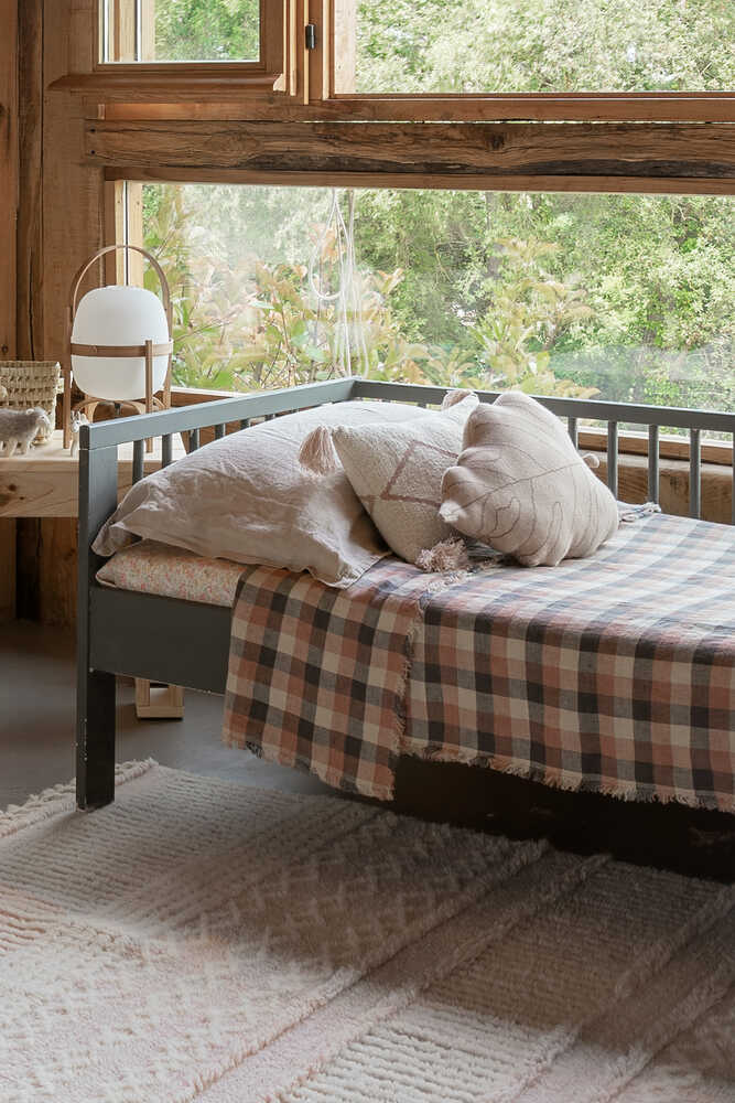 Knitted Cushion Baby Leaf Rose Beige - Re-Edition