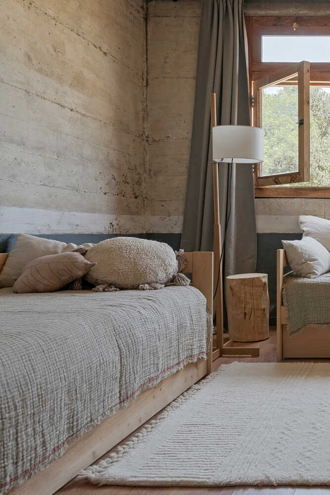 Knitted Cushion Baby Leaf Rose Beige - Re-Edition