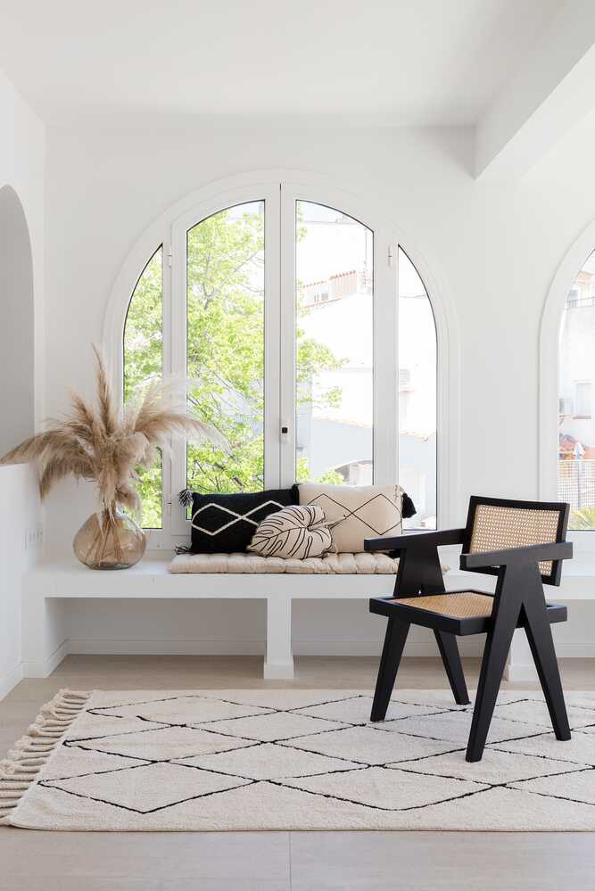 Knitted Cushion Oasis Black - Bereber Classics