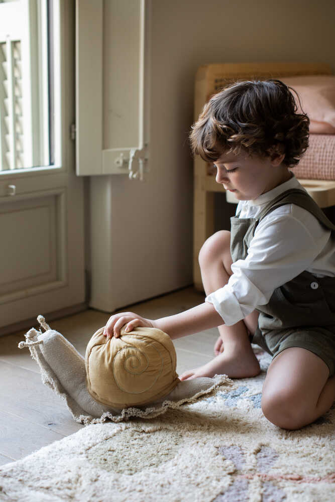 Cushion Lazy Snail - Fantasy Garden