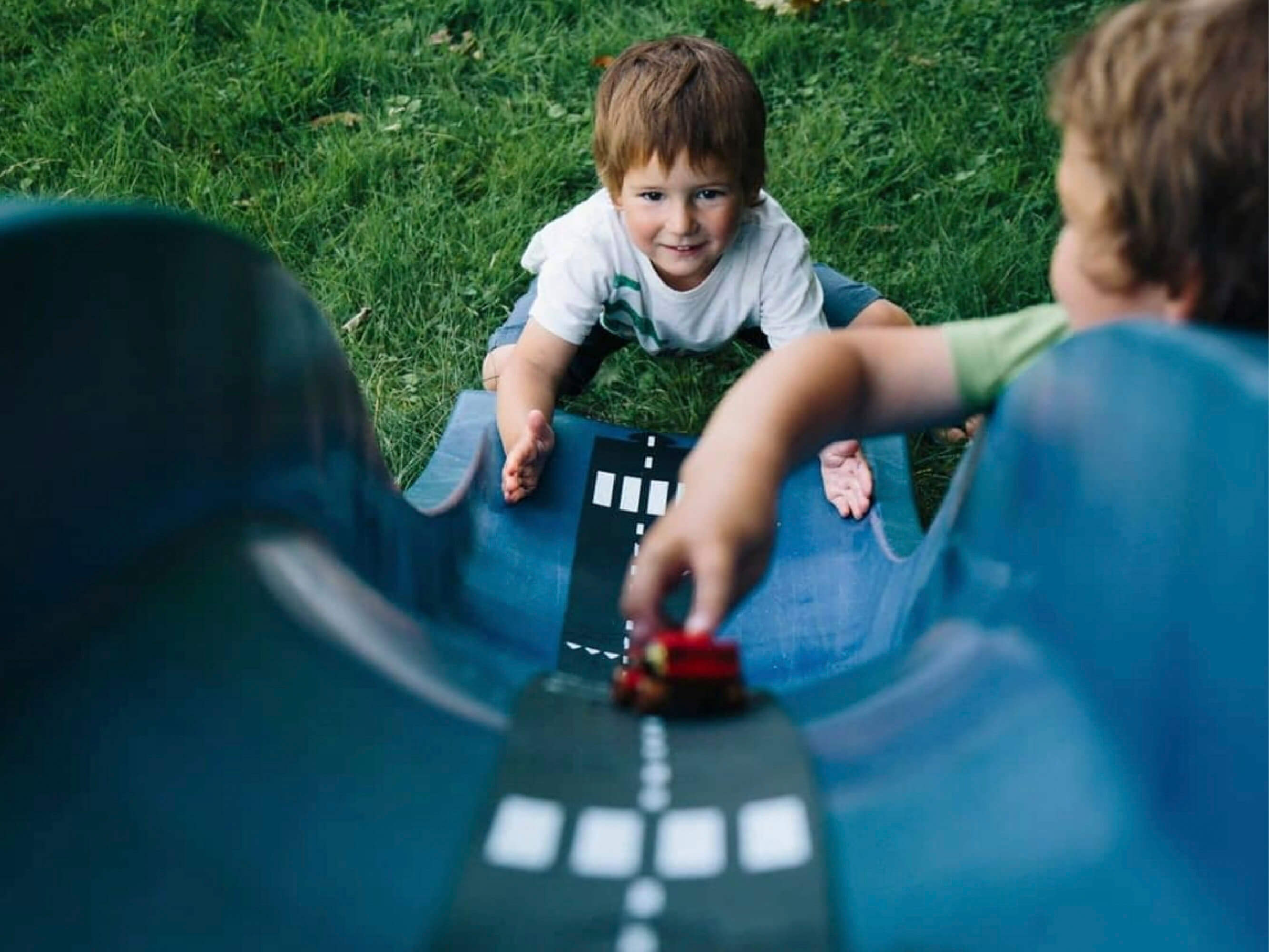 Waytoplay Toys Expressway Race Track - 16 pcs Play Vehicles Tracks