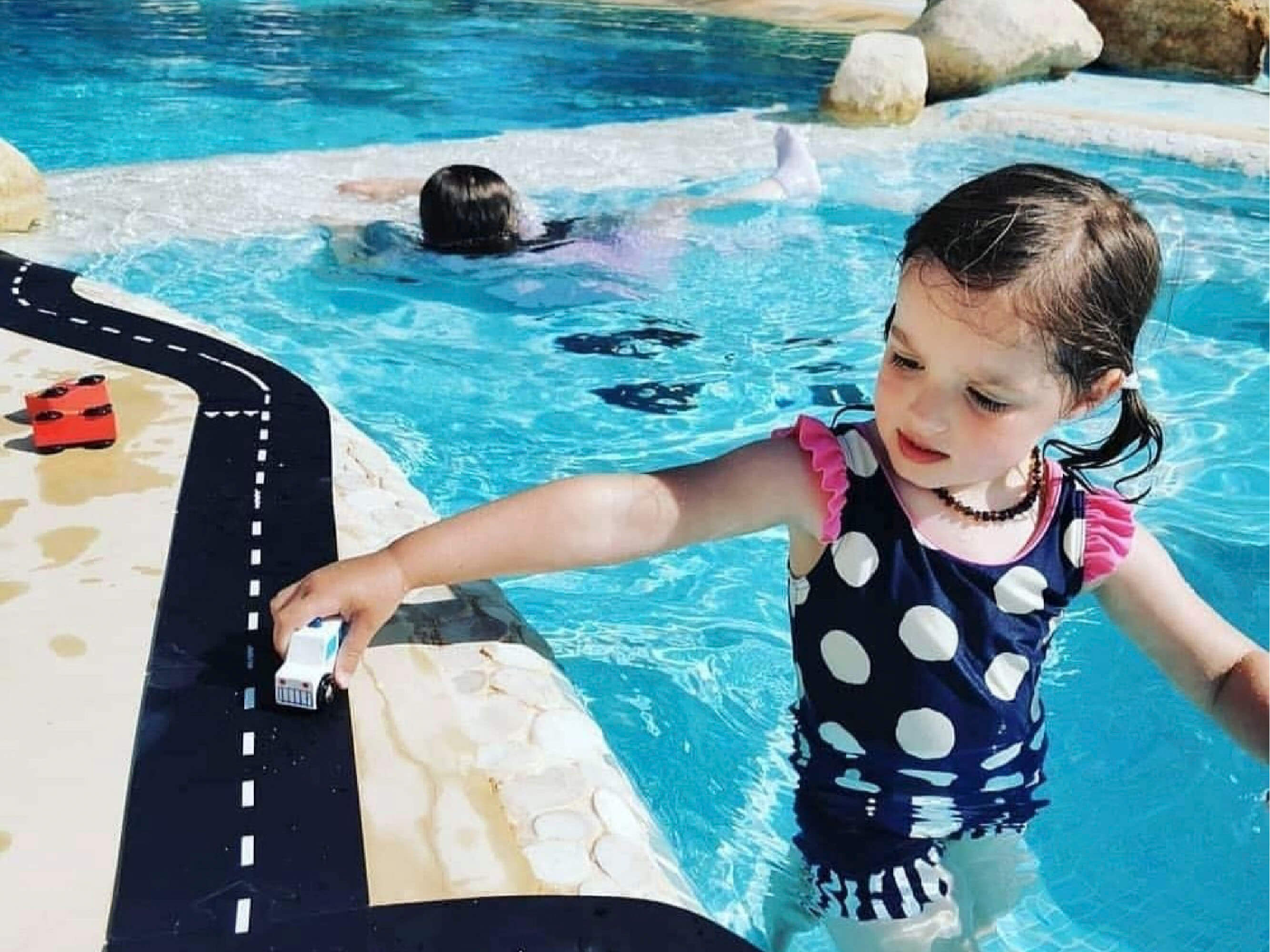 Waytoplay Toys Expressway Race Track - 16 pcs Play Vehicles Tracks