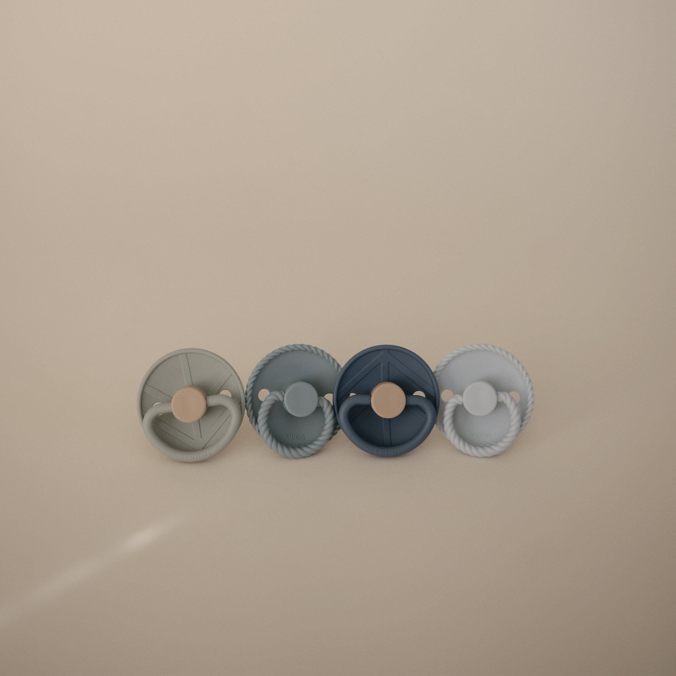 Frigg Natural Rubber Pacifier 4-pack
