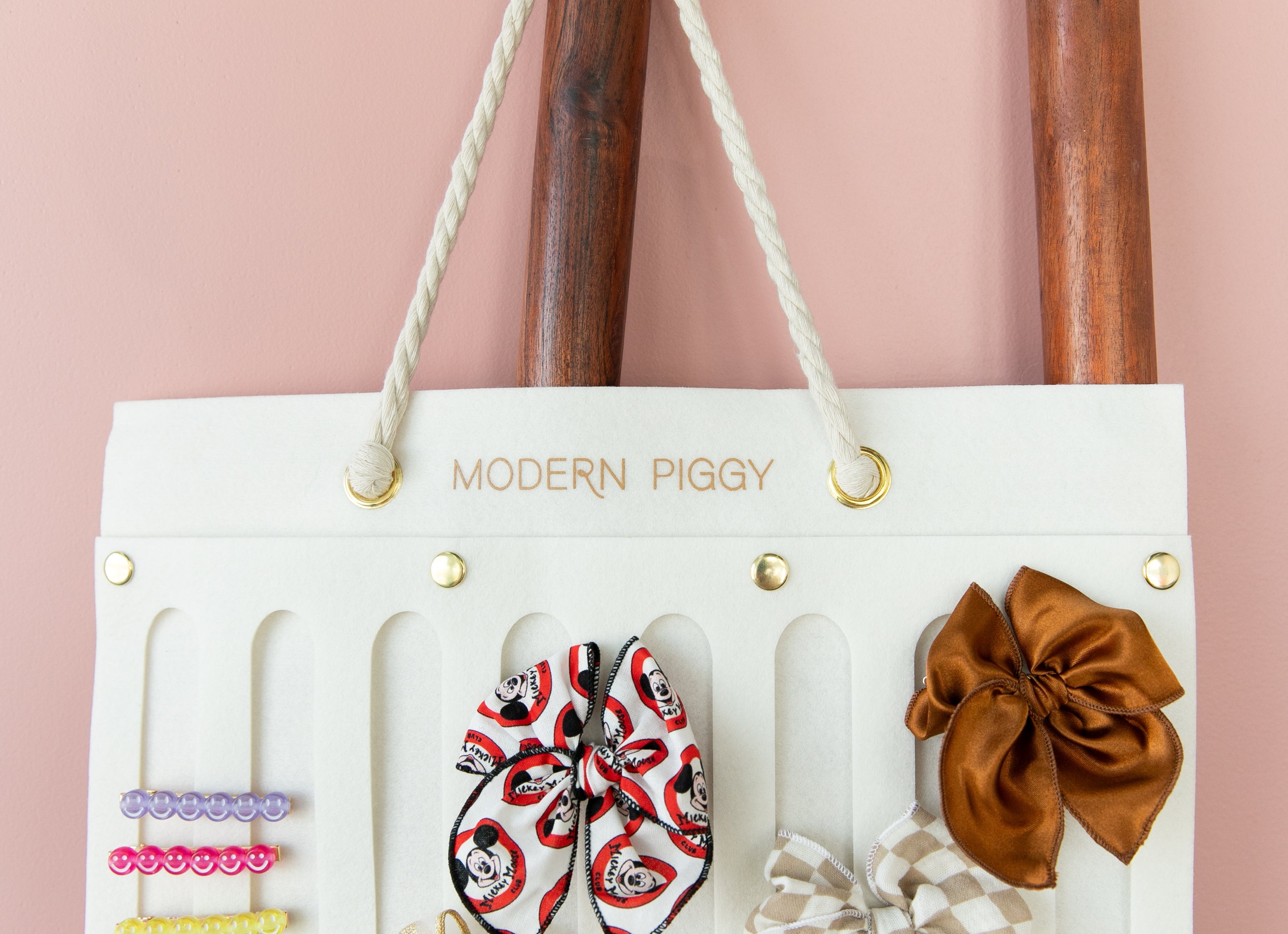 Modern Piggy Felt Bow Organizer