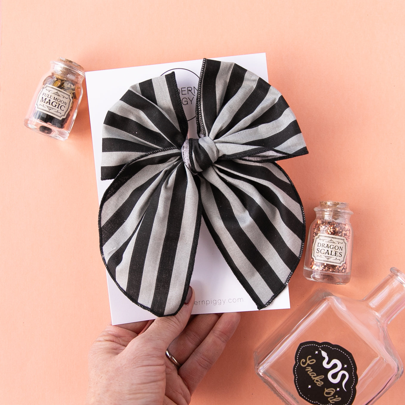 Beetlejuice | Party Bow