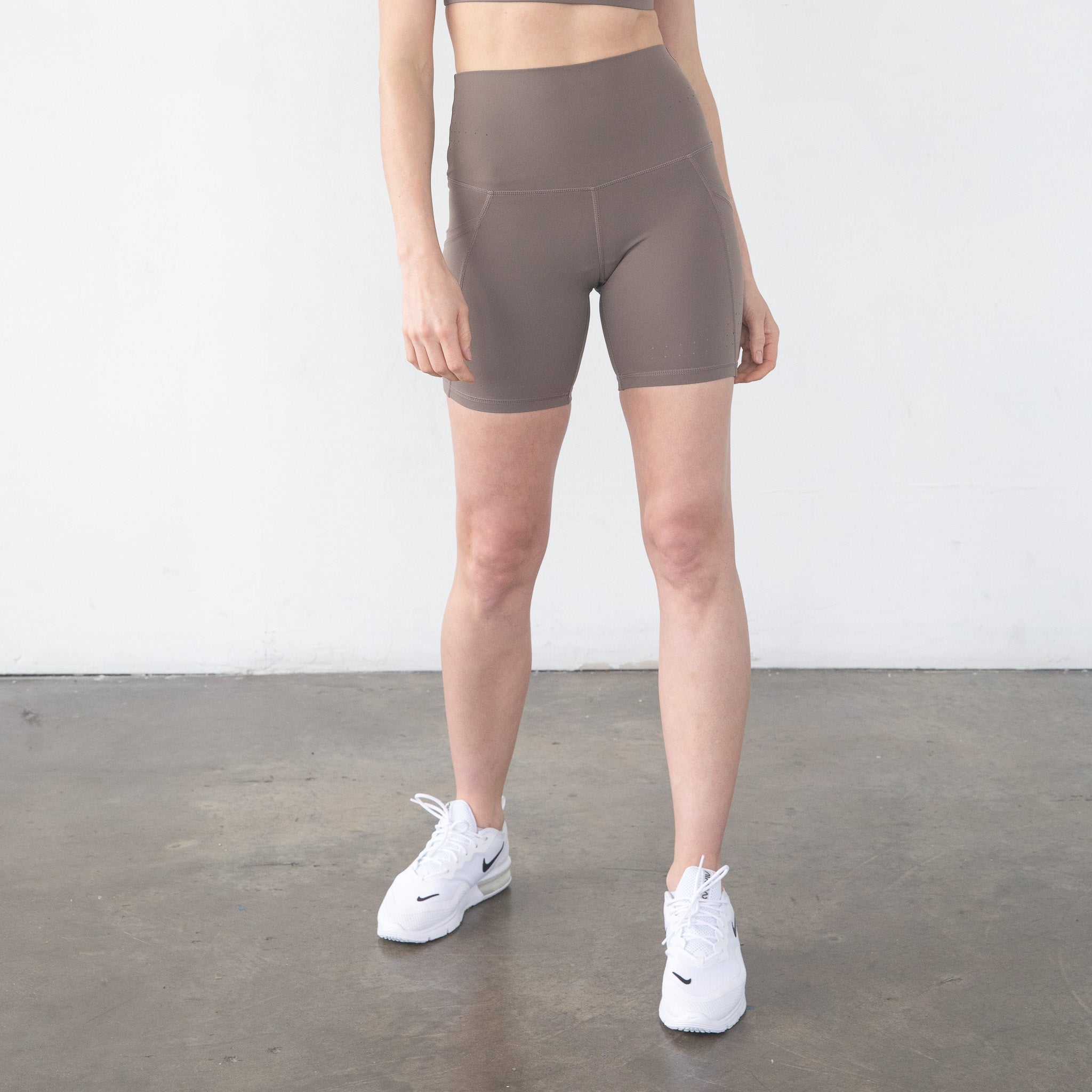 Reveal Ultra High-rise Postpartum Compression Biker Short 7'' (nomad)