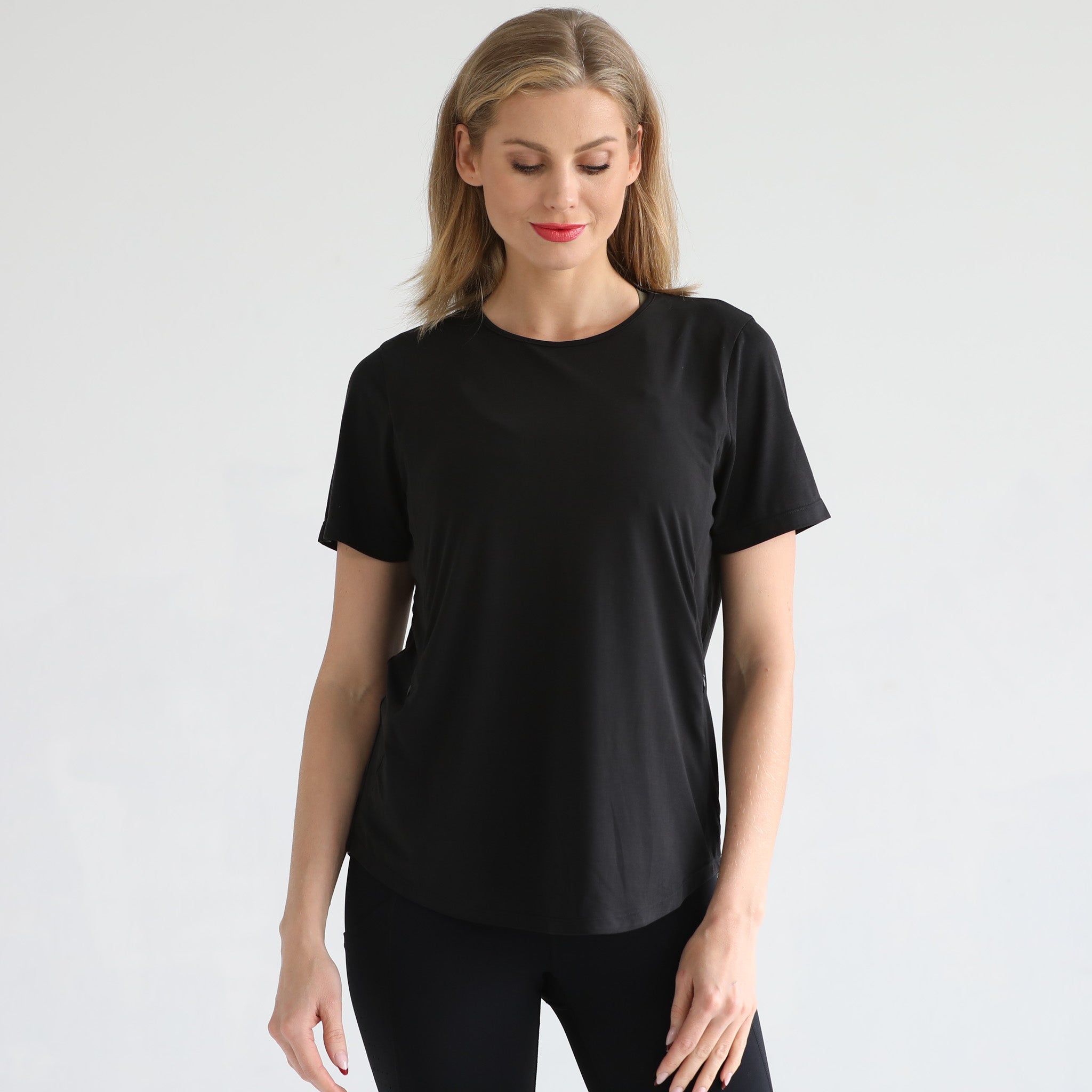 Harper Cross Back Short Sleeve Nursing Tee (noir)