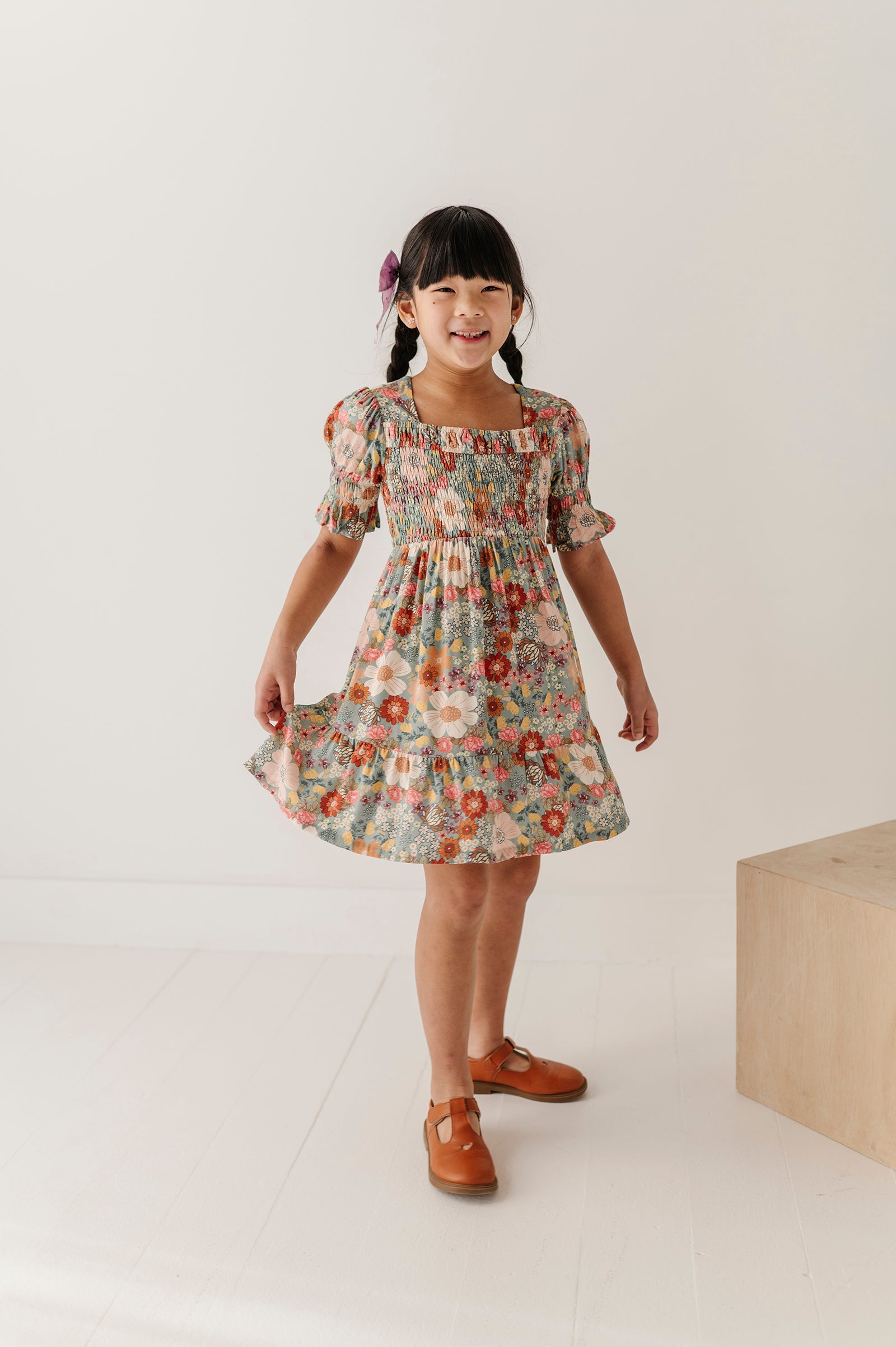 Girls Short Sleeve Smocked Babydoll Dress In Hedde Floral