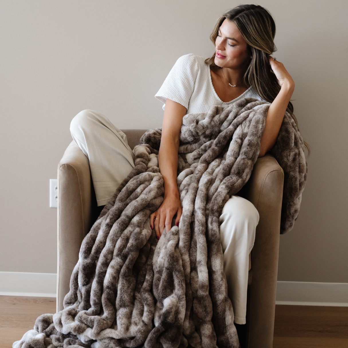 Double Ruched Faux Fur Xl Throw Blankets