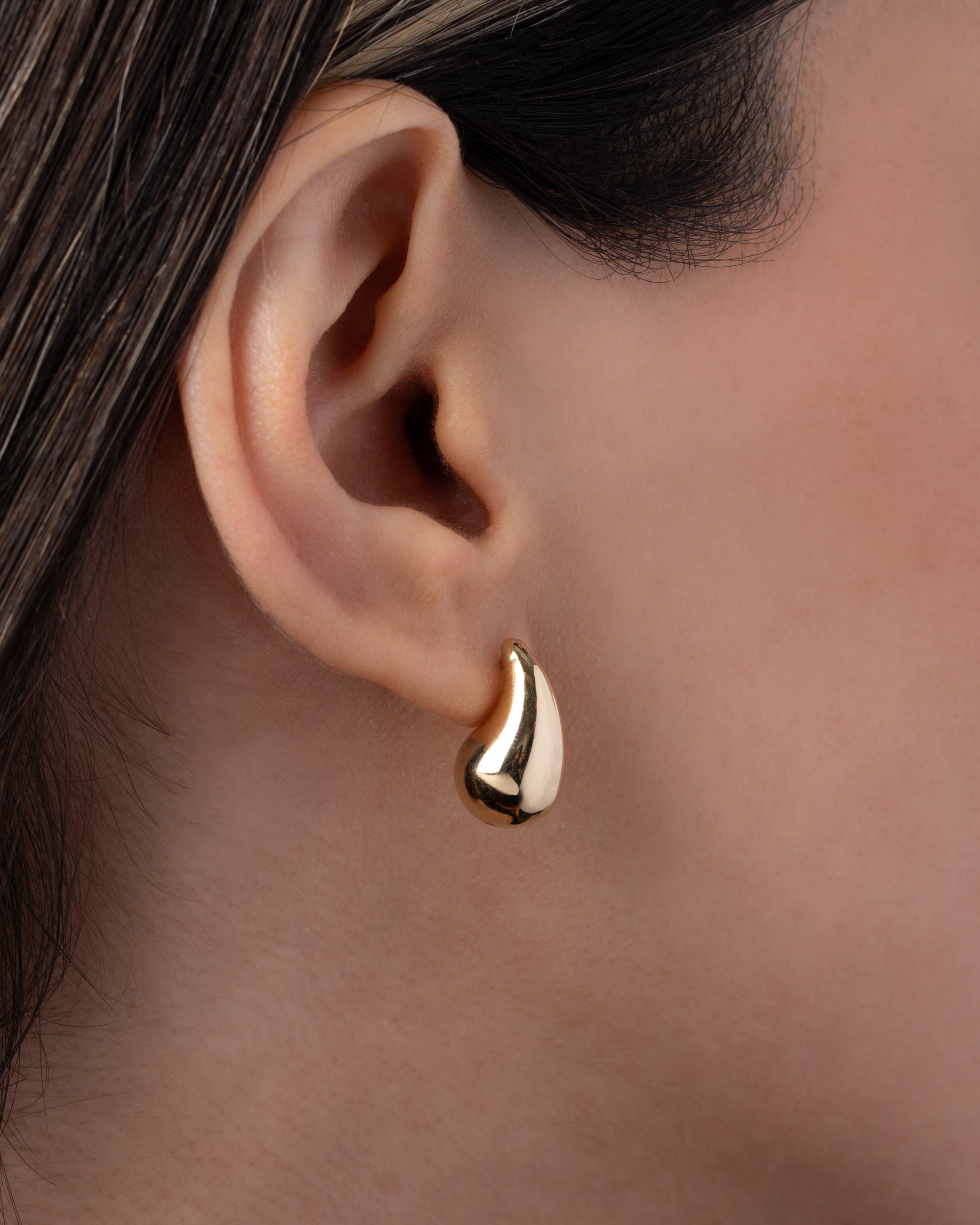 14k Gold Medium Teardrop Stud Earrings