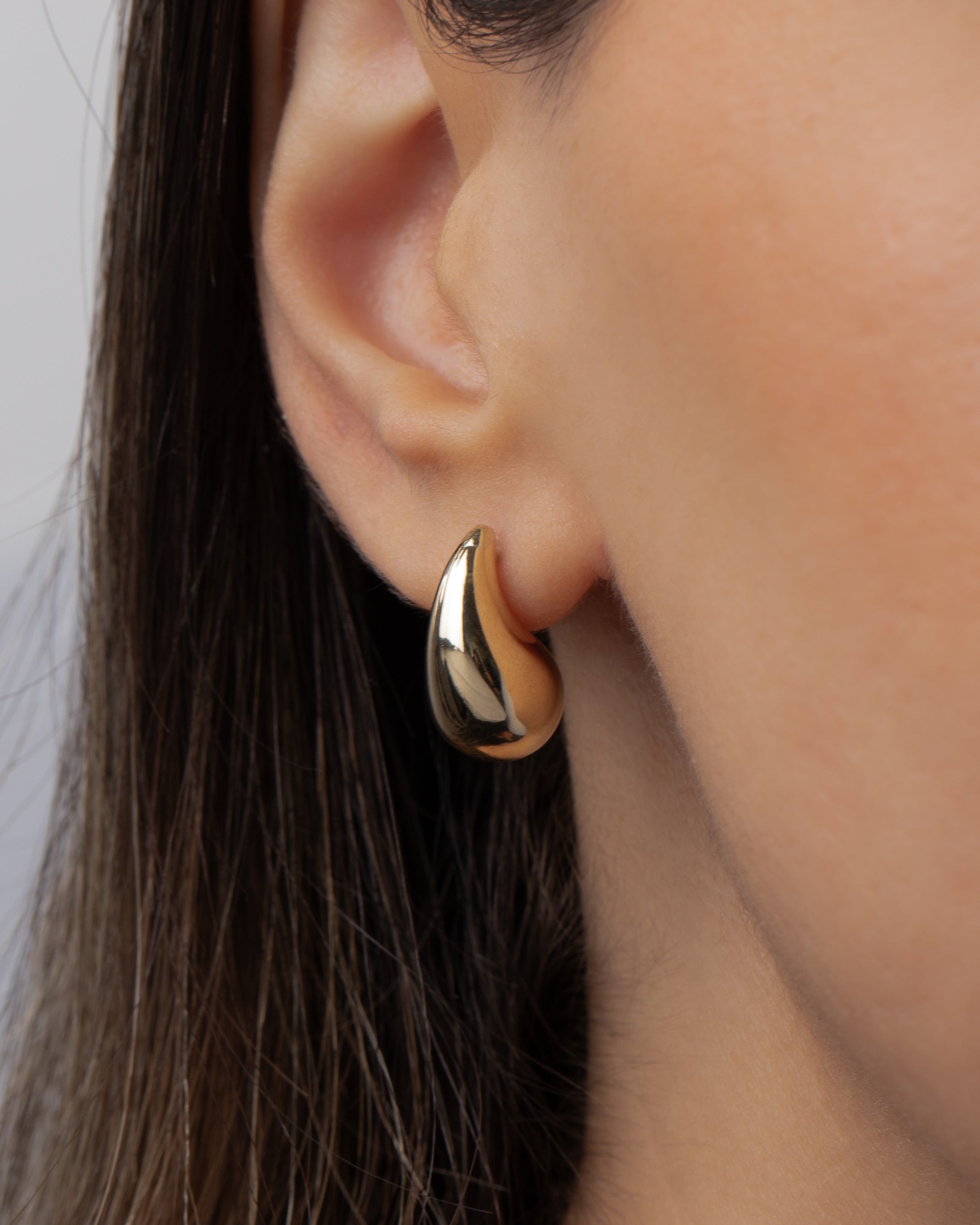 14k Gold Medium Teardrop Stud Earrings