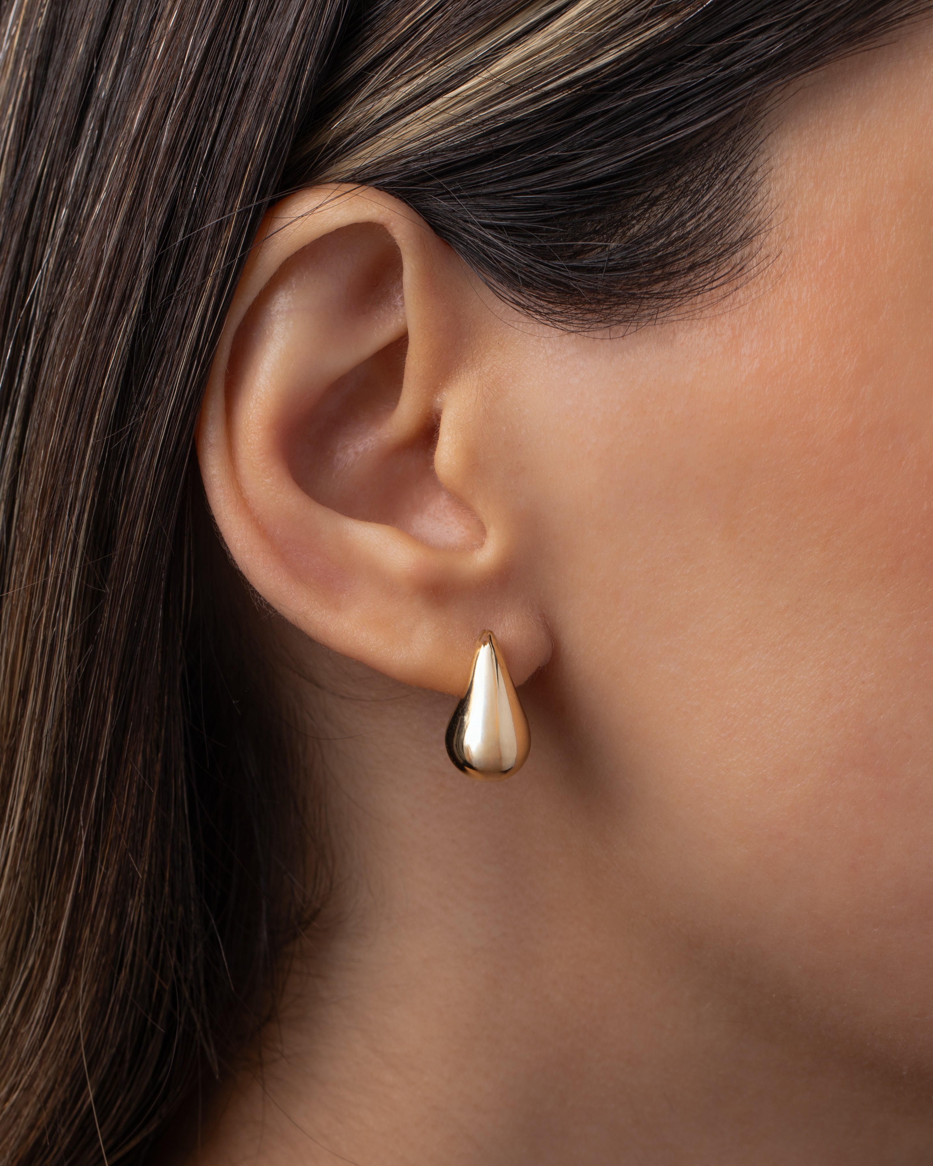 14k Gold Medium Teardrop Stud Earrings