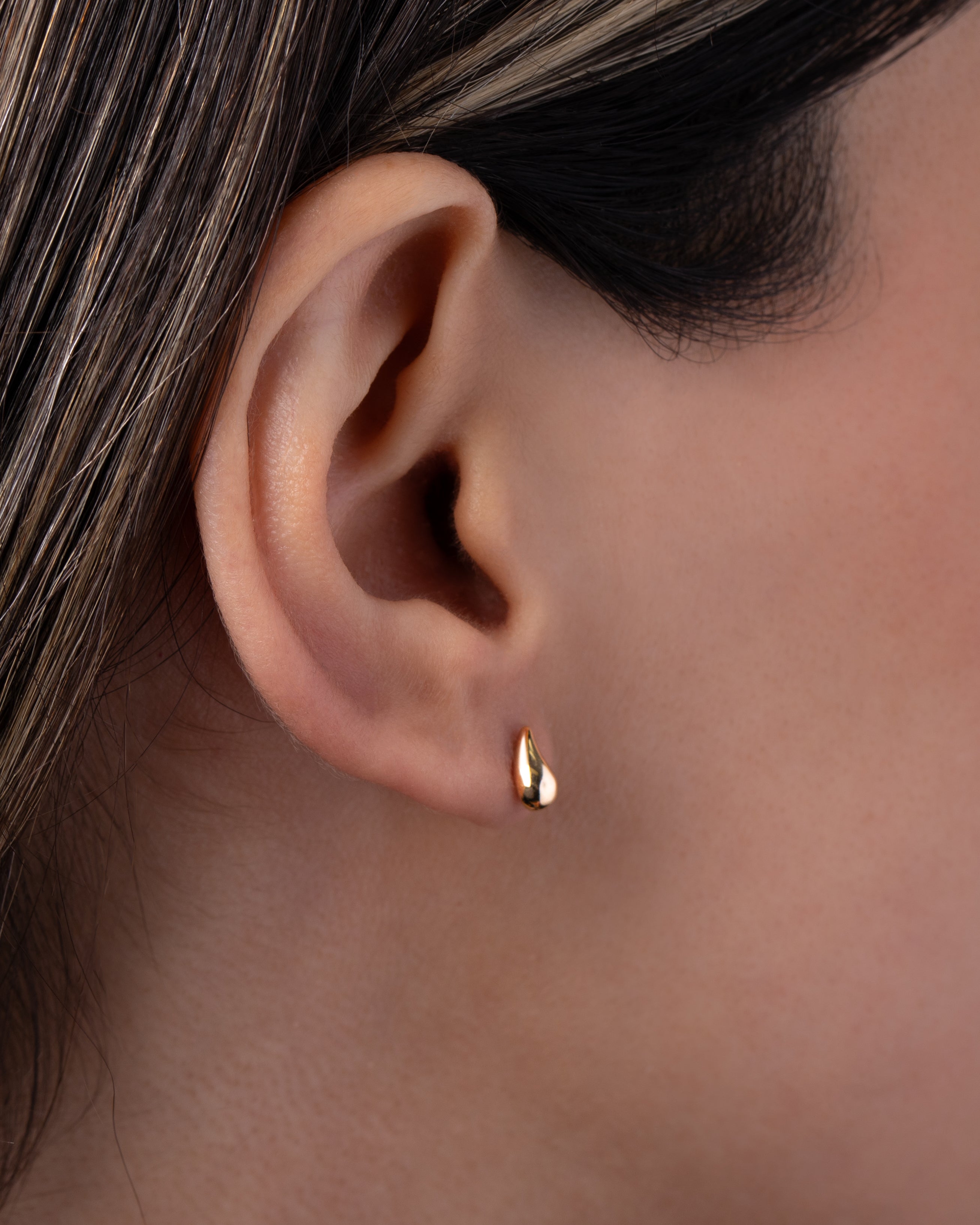 14k Gold Mini Teardrop Stud Earrings