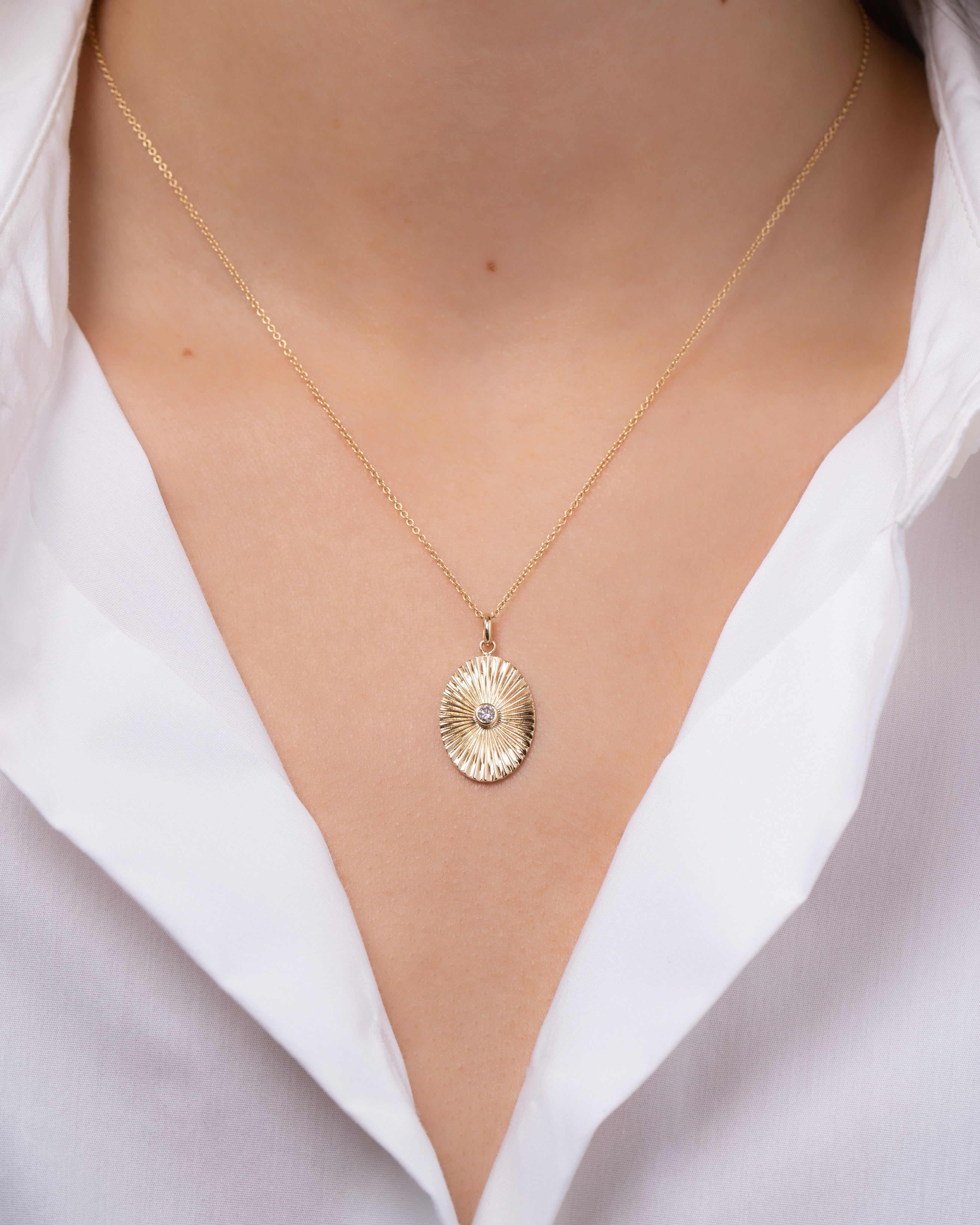 14k Gold Pleated Oval With Round Diamond Necklace