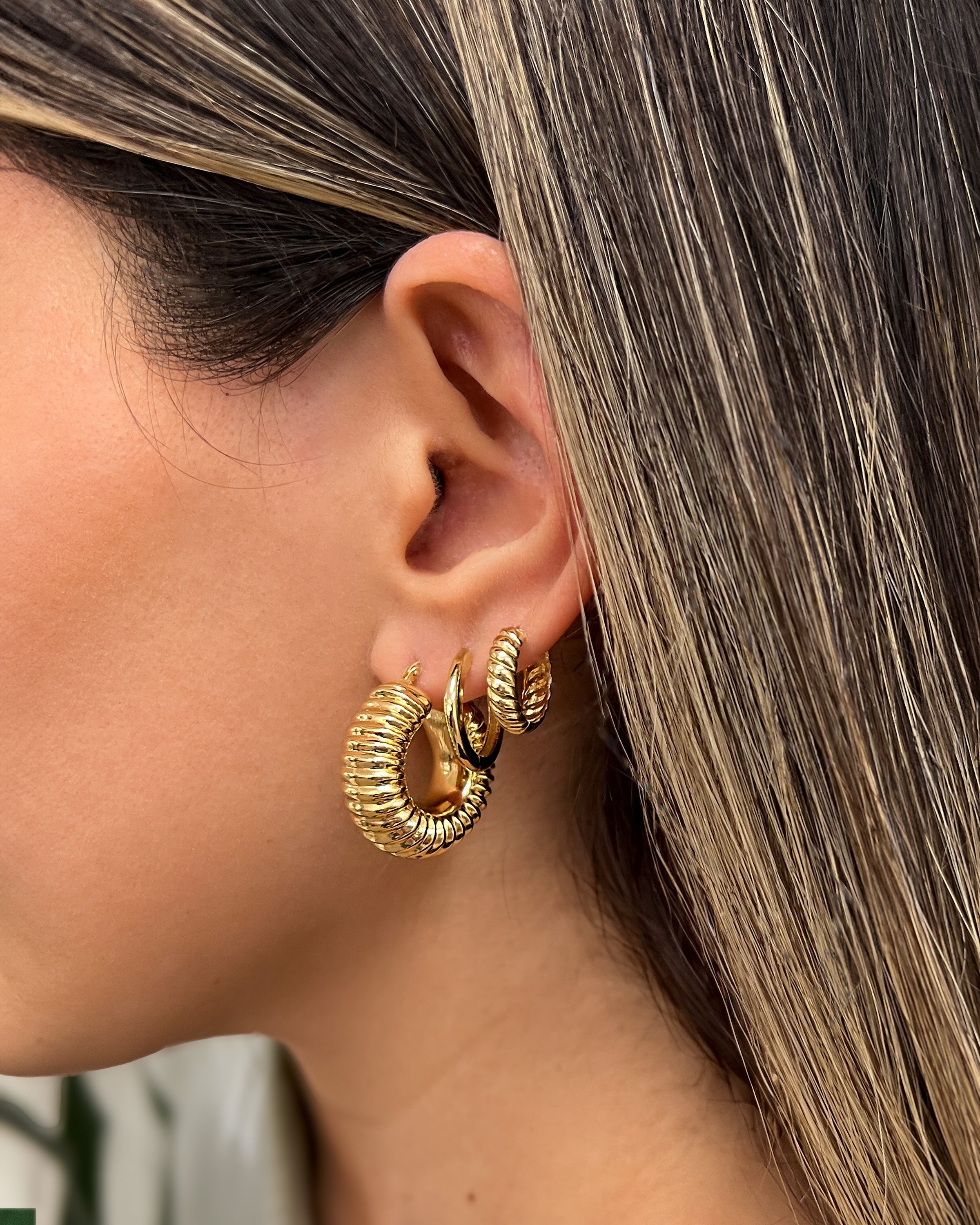 14k Gold Ribbed Bubble Hoop Earrings