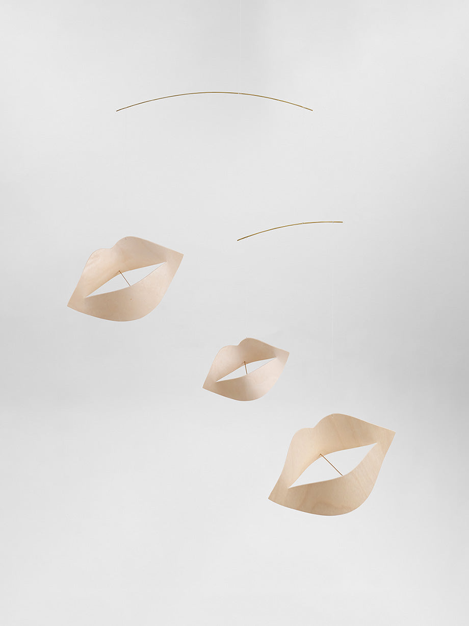 Kisses | Nude