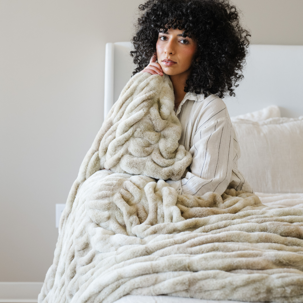 Double Ruched Faux Fur Xl Throw Blankets