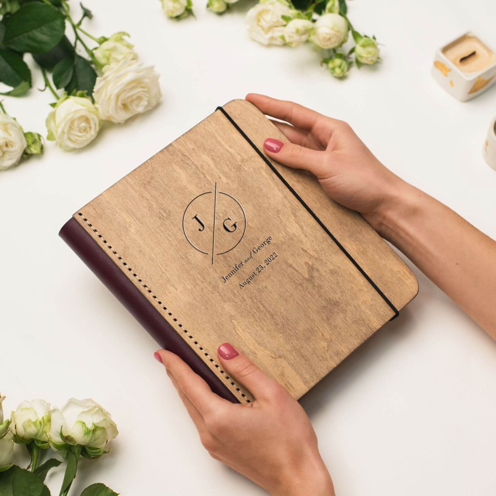 Wooden Album With Leather - Circle (vertical)