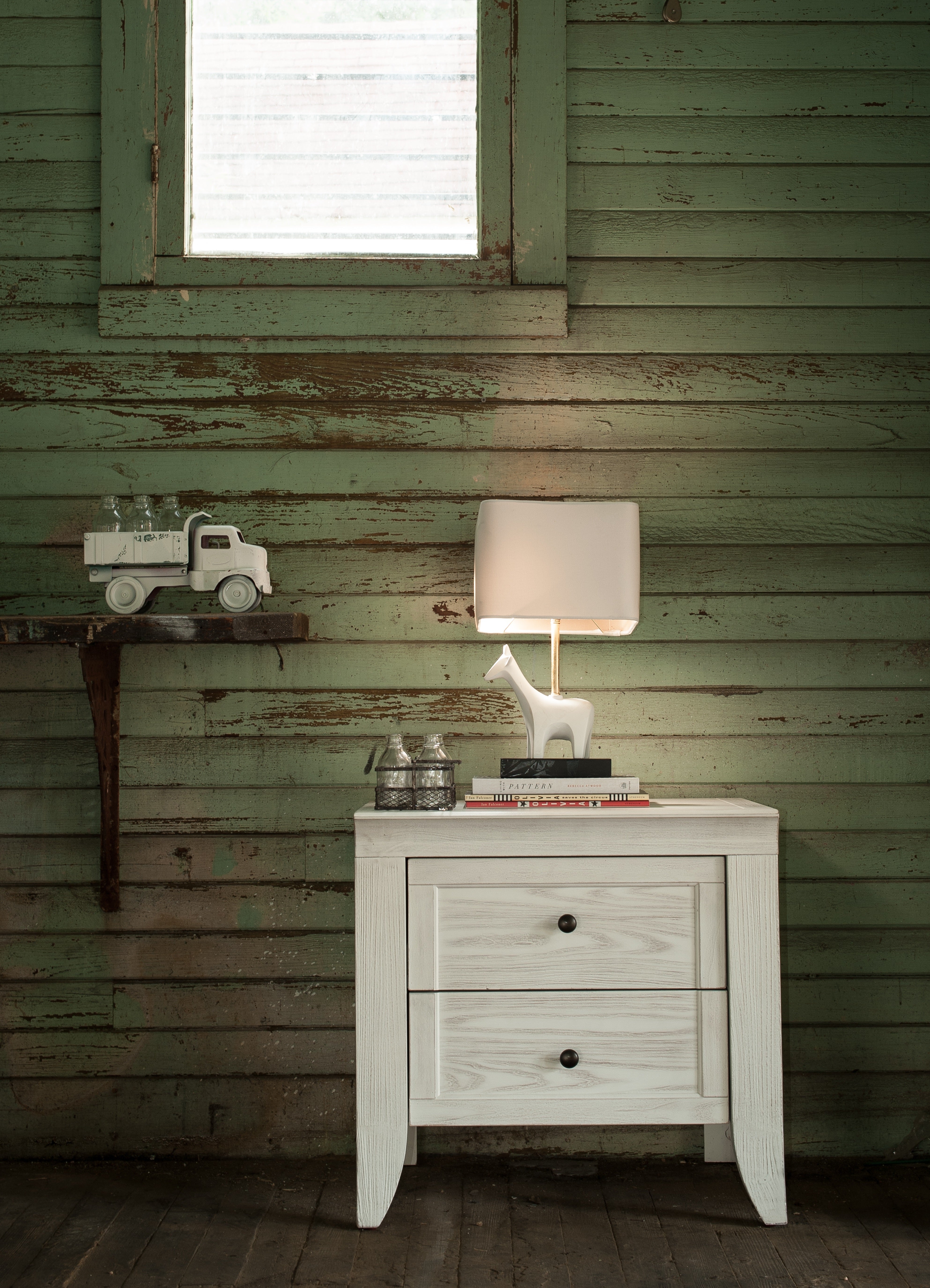 Cameo 2-drawer Nightstand