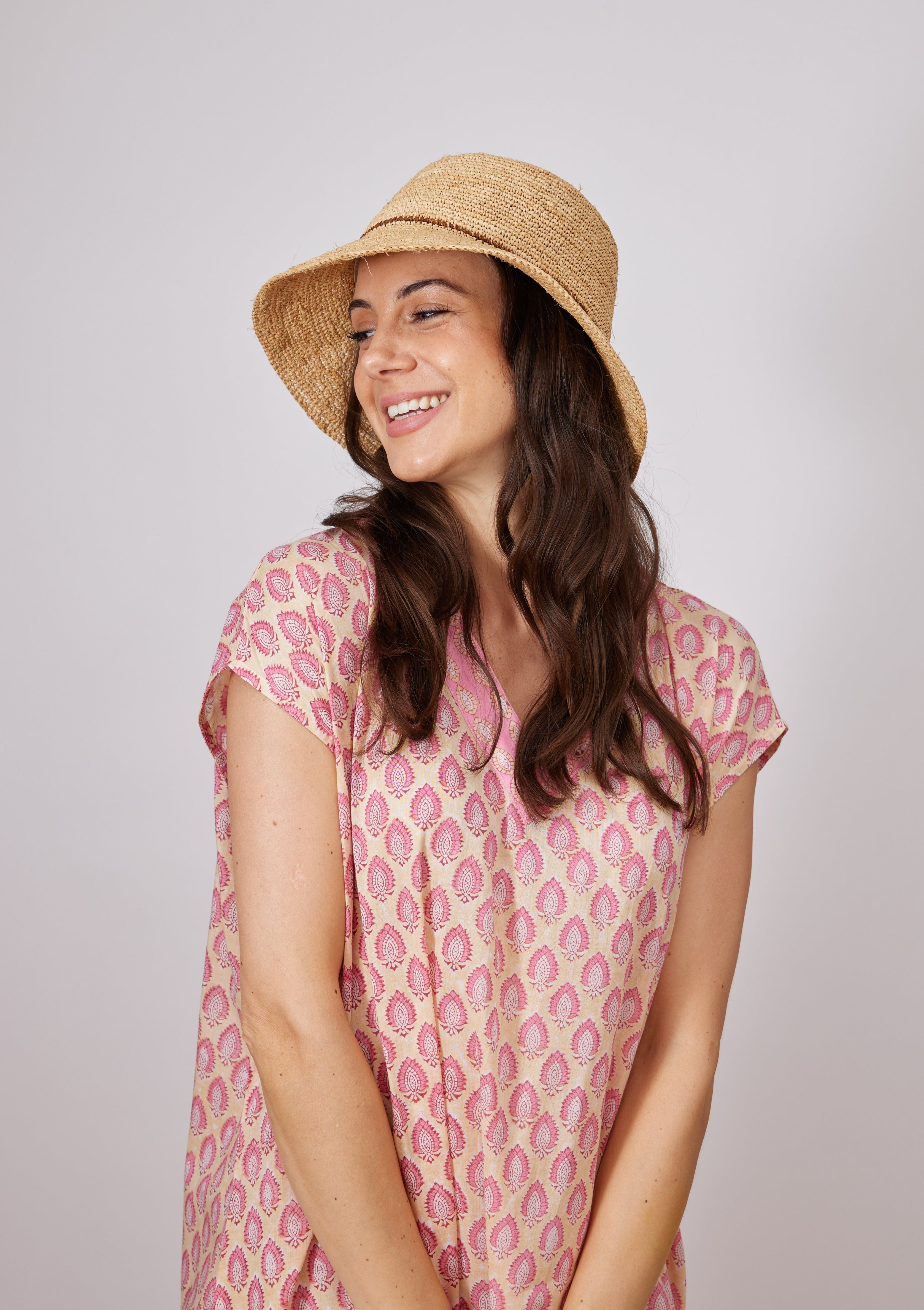 Chic Crochet Bucket Hat- Natural/tobacco