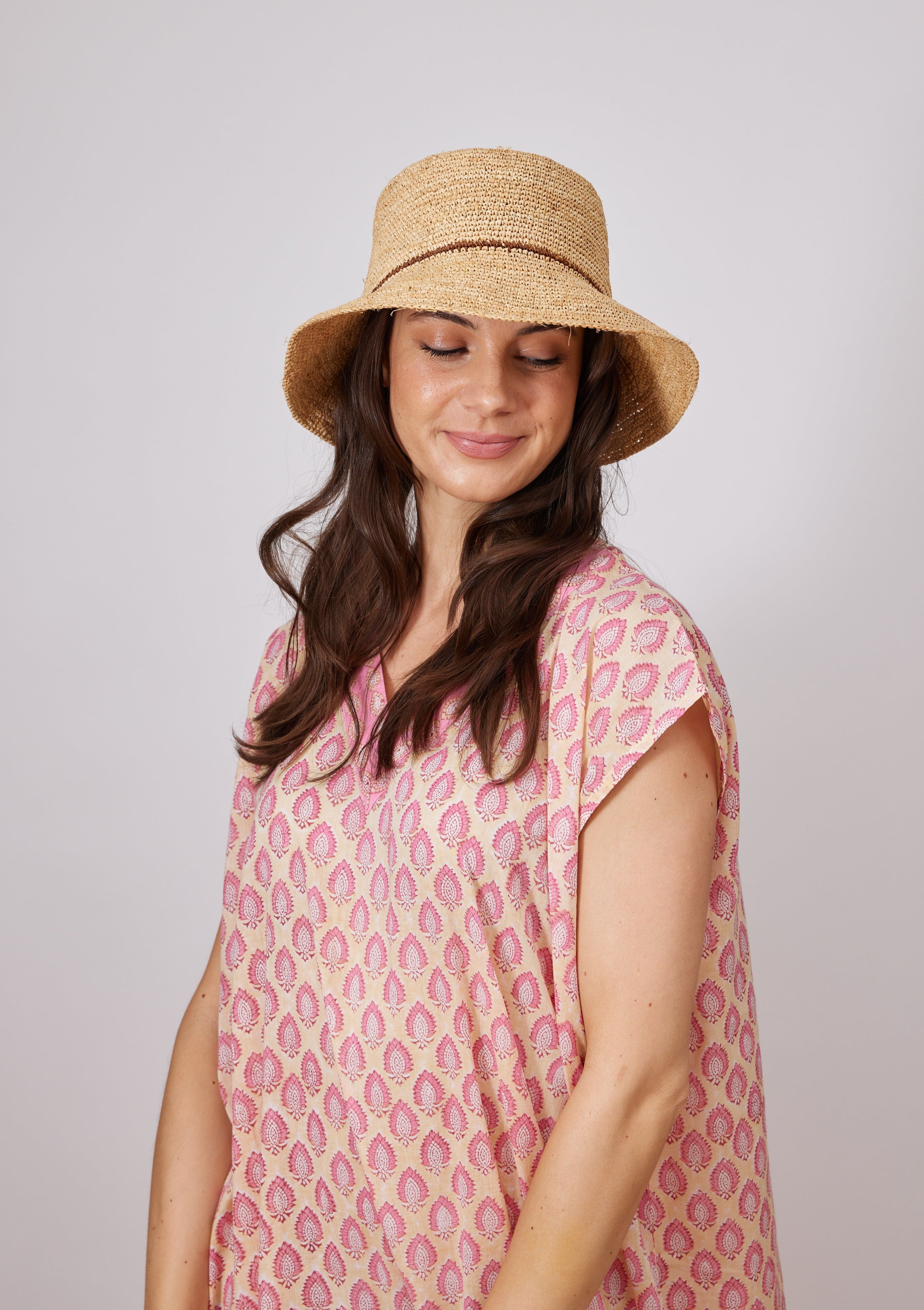 Chic Crochet Bucket Hat- Natural/tobacco