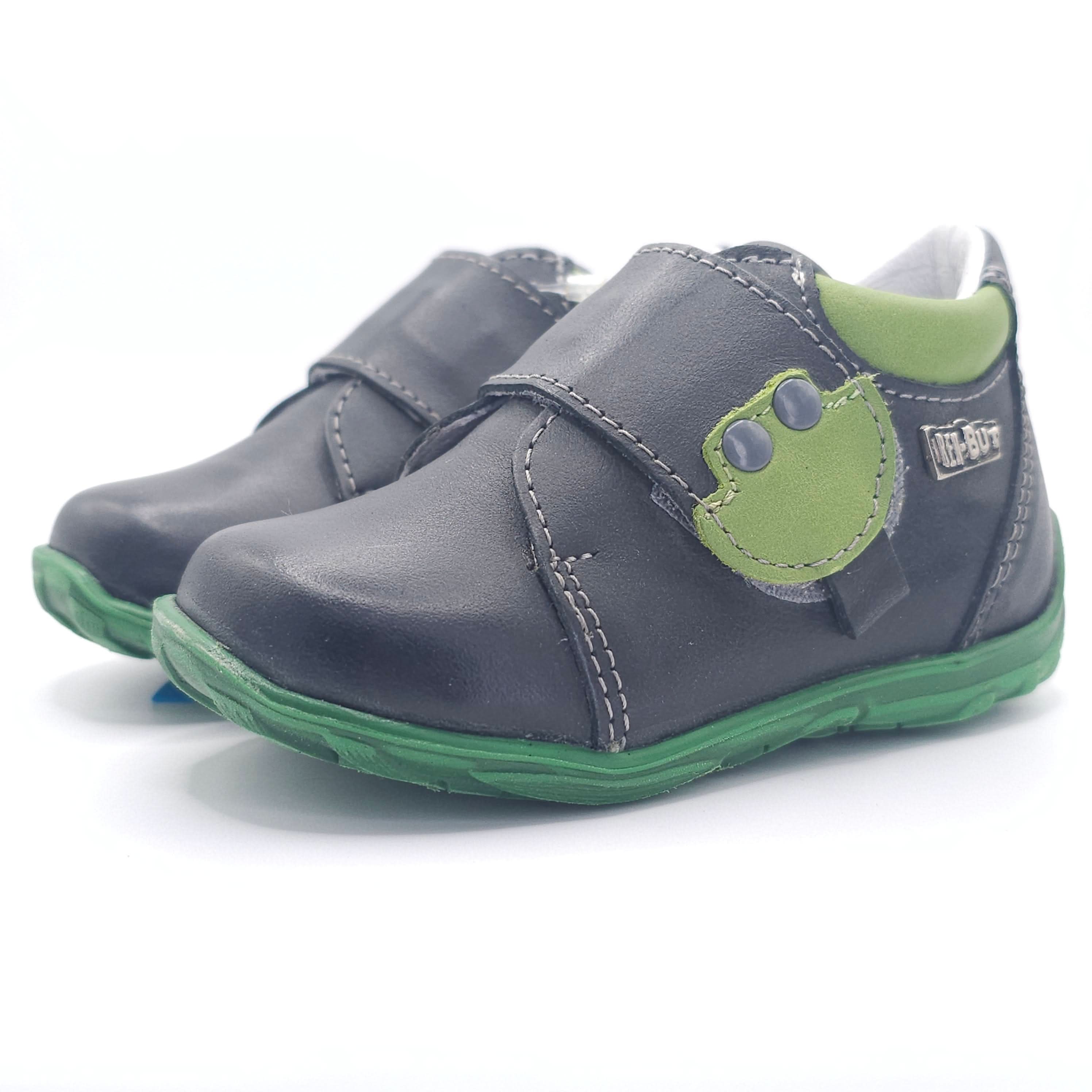 Boys Velcro Shoe In Dark Gray And Green