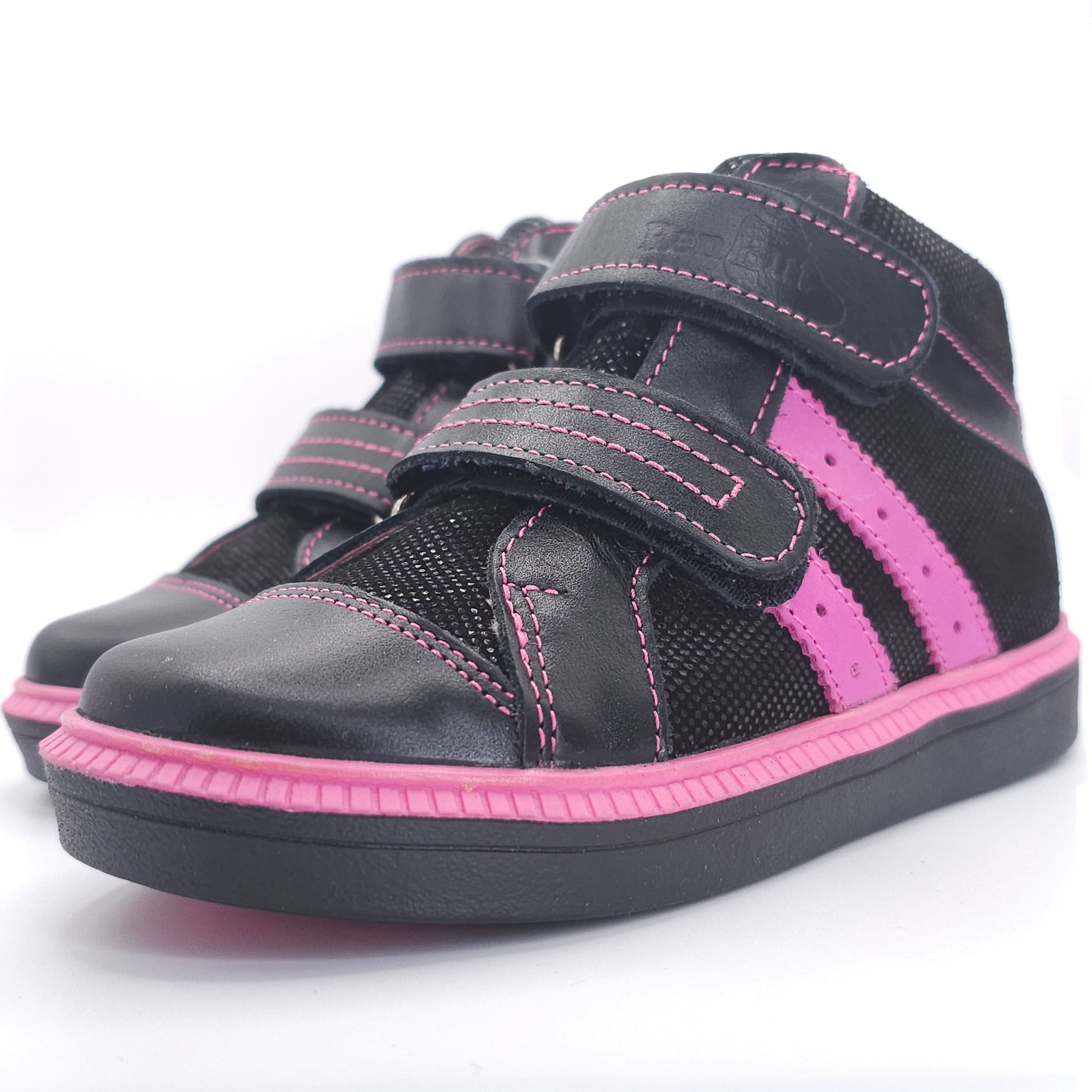 Girls Led Shoe In Black And Pink