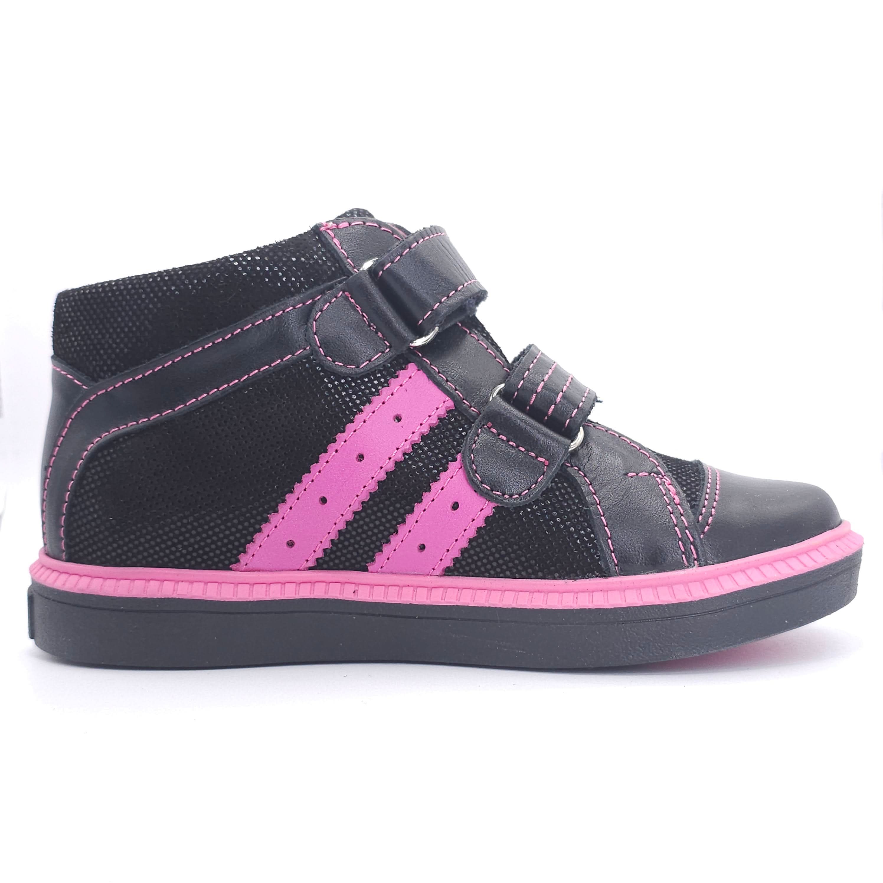 Girls Led Shoe In Black And Pink