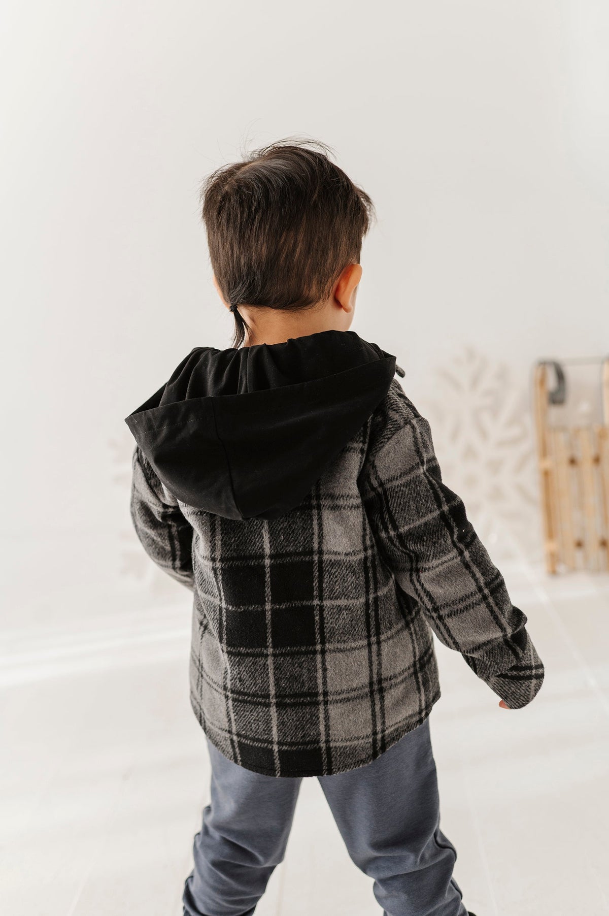 Kid's Hooded Shacket In Charcoal Plaid